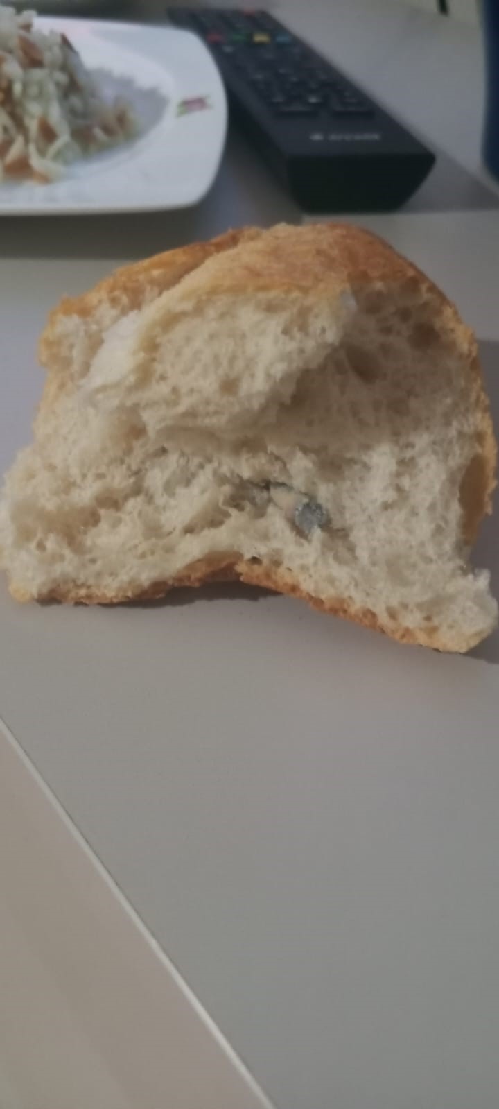 İzmir'de ekmeğin içinden vida çıktı - 3