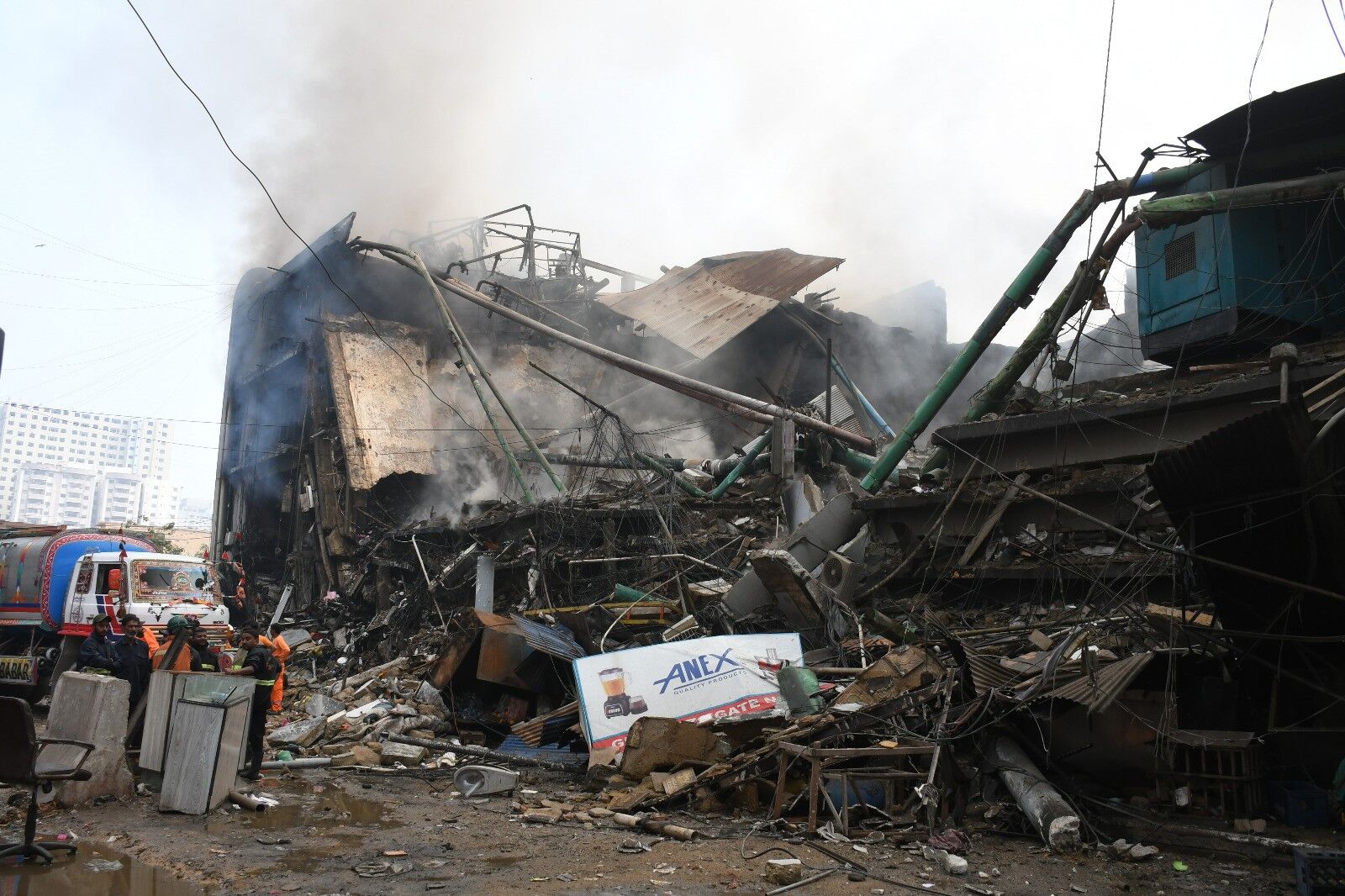 Pakistan'da alışveriş merkezinde yangın-1