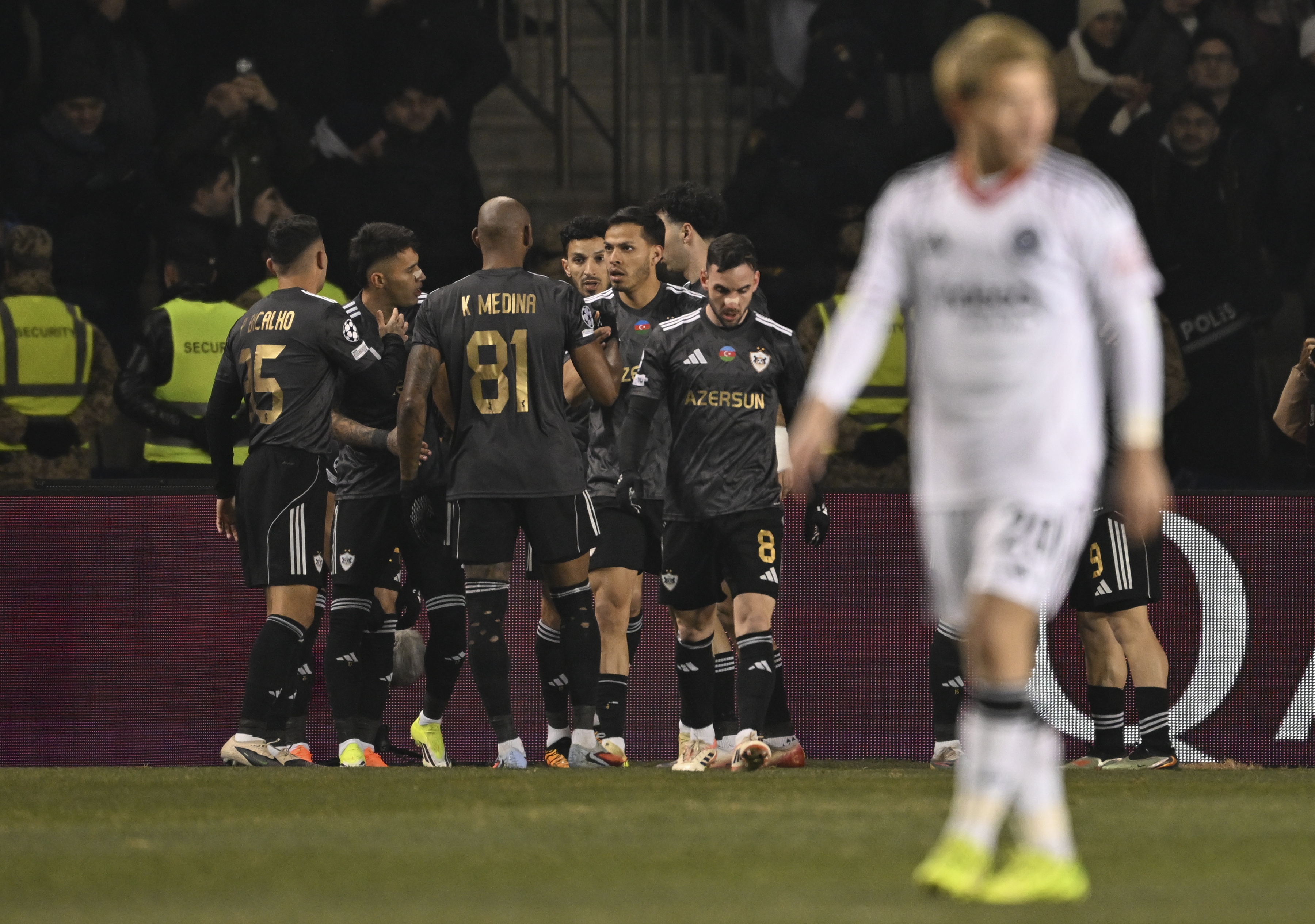 Karabağ, Eintracht Frankfurt'u son dakikada yendi - 3