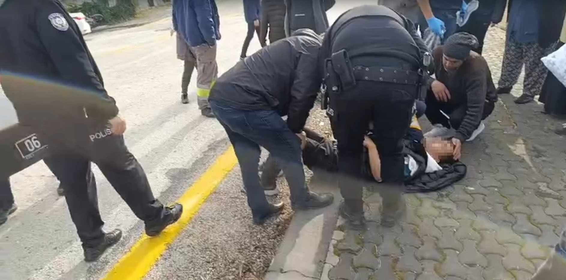 Ankara’da köpeğe çarpmamak isteyen motosikletli kaza yaptı - 2