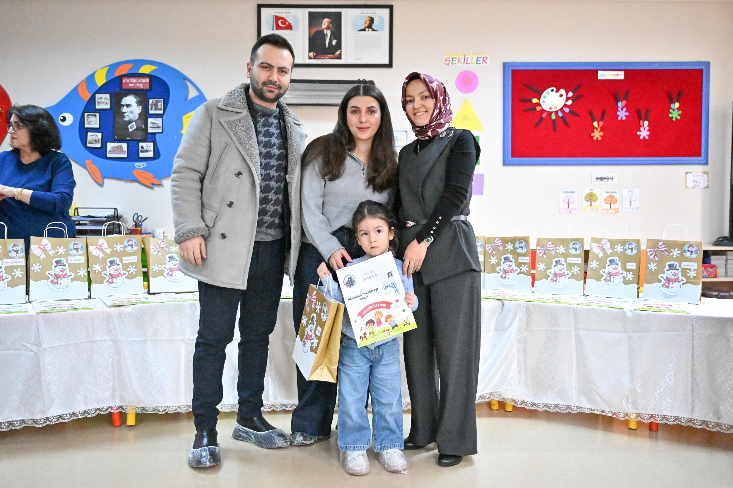 Altindağ Beledi̇yesi̇ Kreşleri̇nde Karne Heyecani (6)