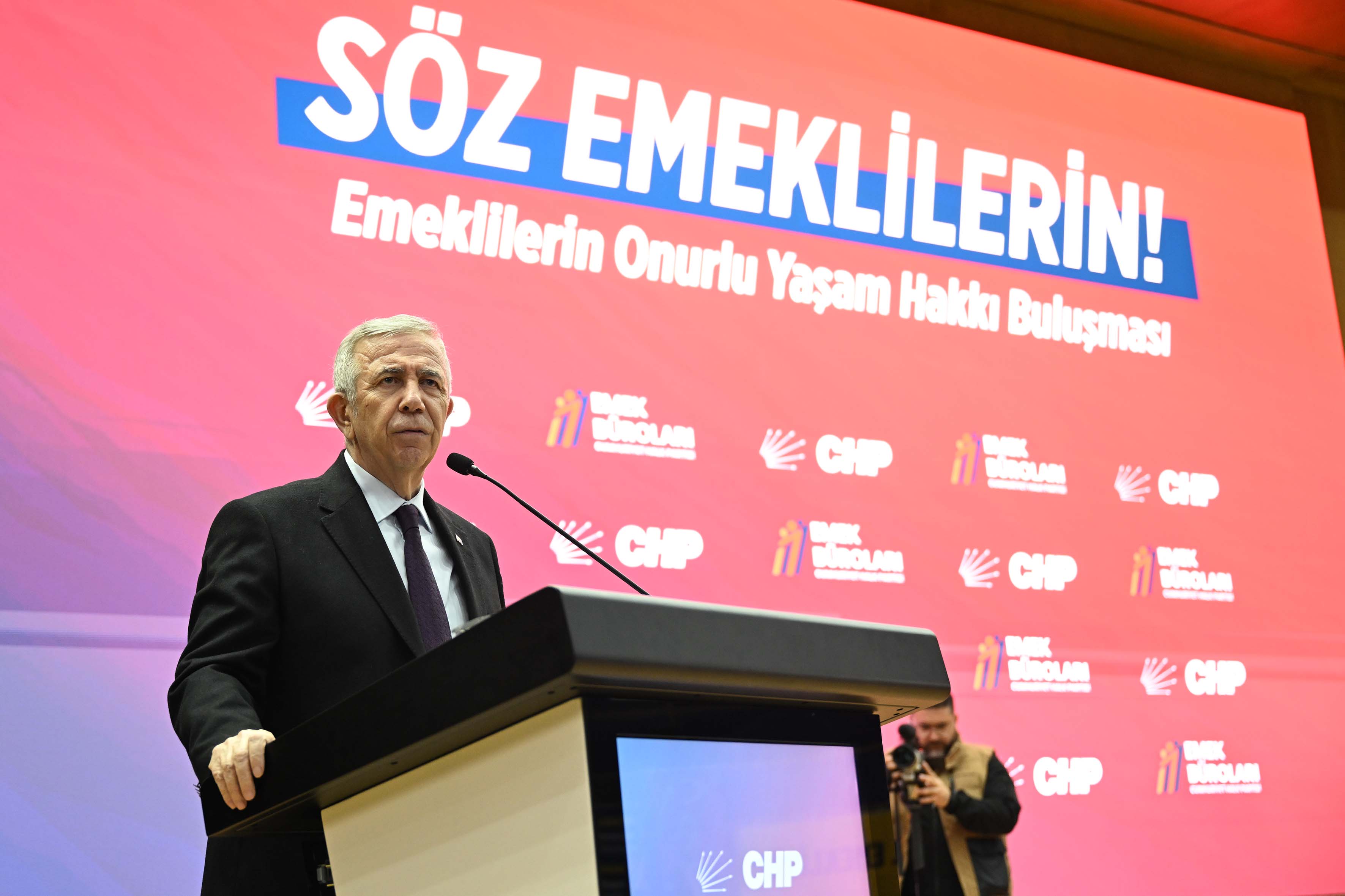 Özgür Özel ve Mansur Yavaş emeklilerle buluştu - 2