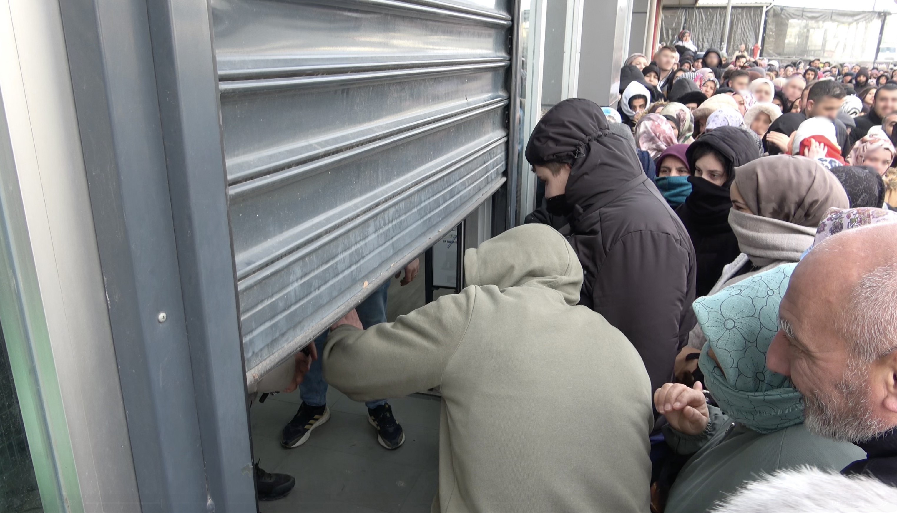 Bursa’da Mağaza Açılışı Izdiham (1)