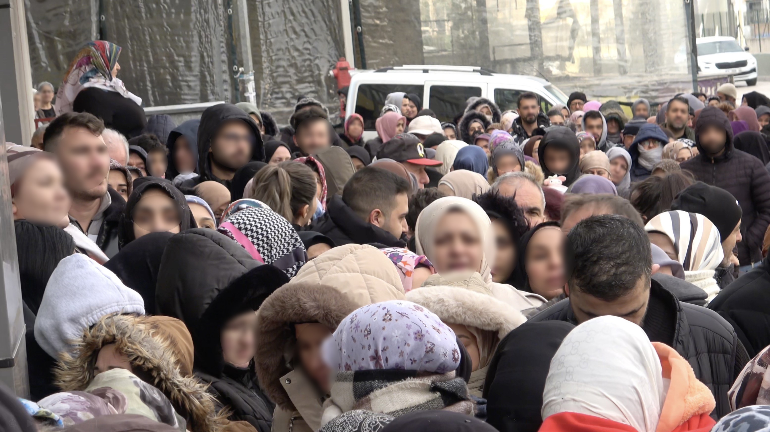 Bursa’da Mağaza Açılışı Izdiham (5)