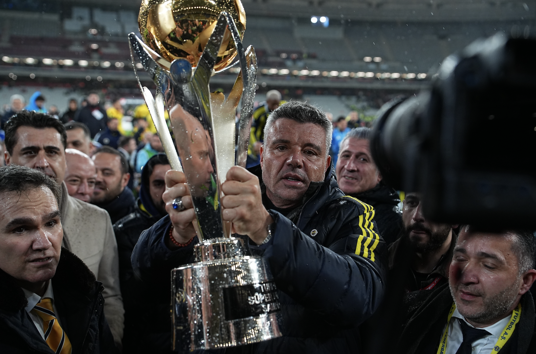 Fenerbahçe'de Tedesco ve Saran’dan ilk kupa sevinci