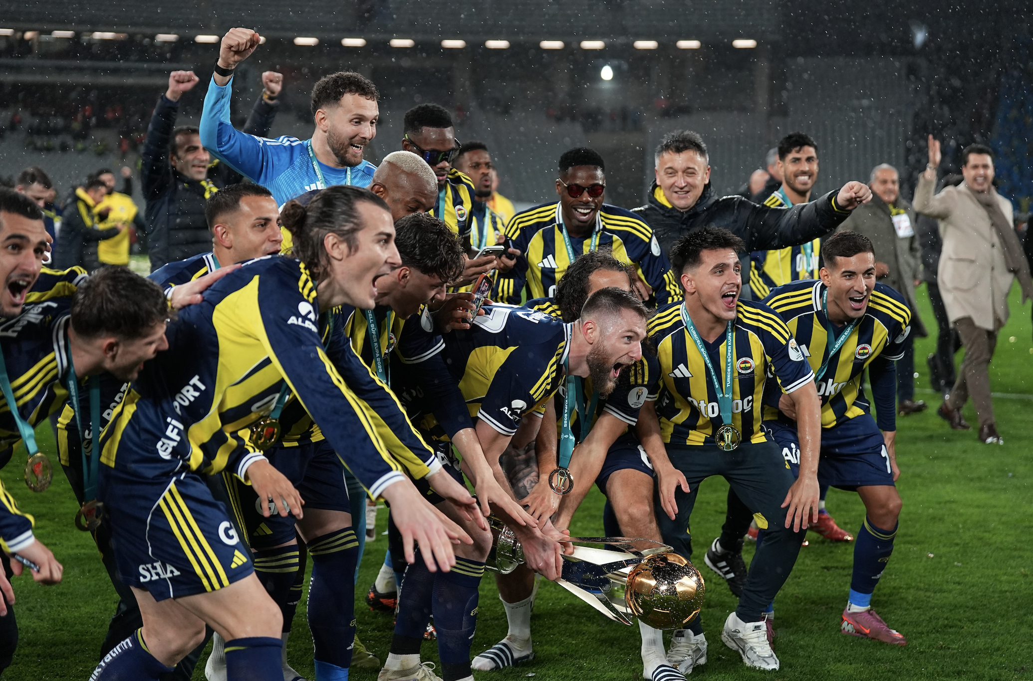 Fenerbahçe Süper Kupa’yı törenle kaldırdı - 2-1