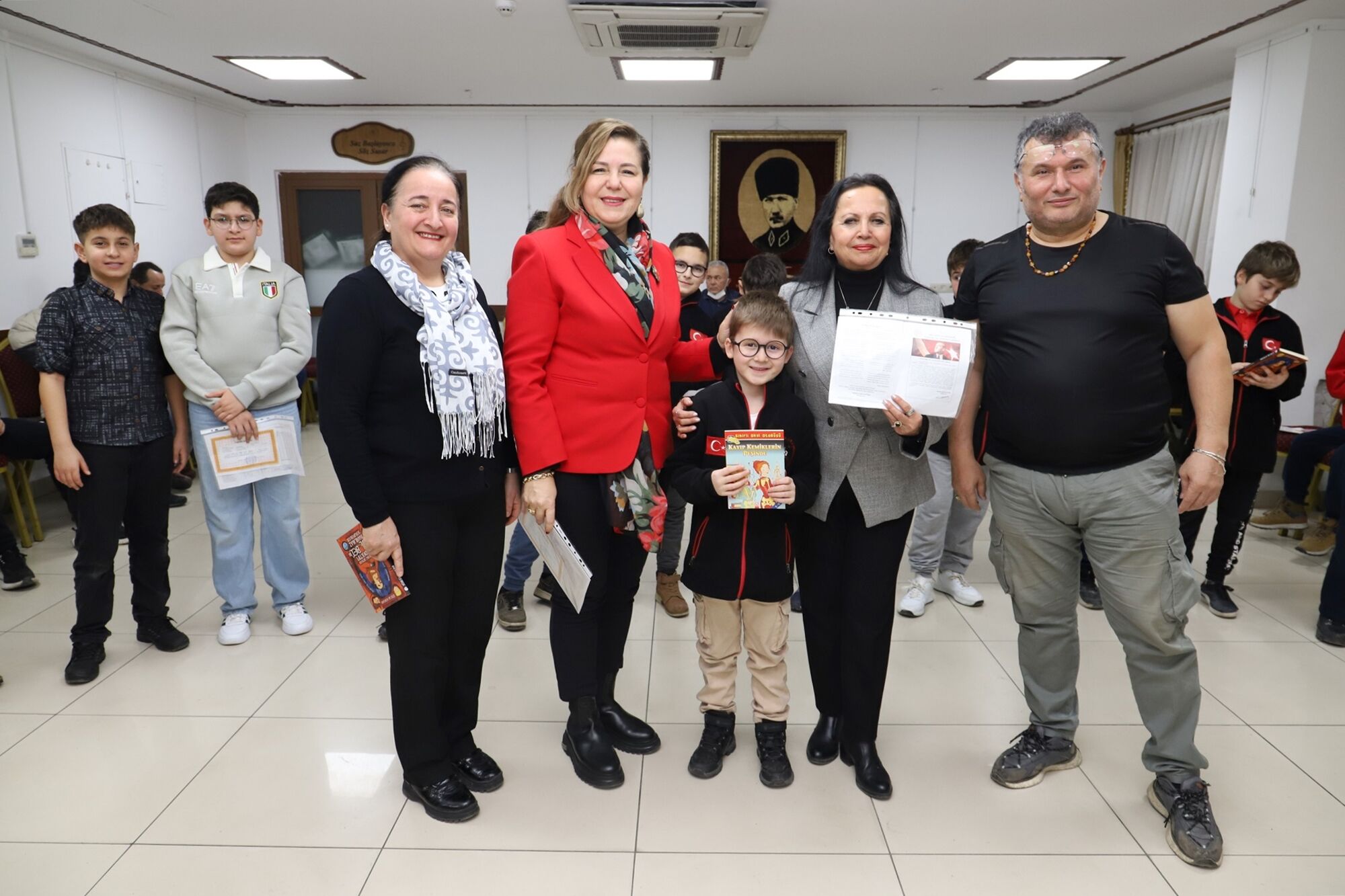 Karnesini Getiren Seymenlere Kitap Hediyesi (3)