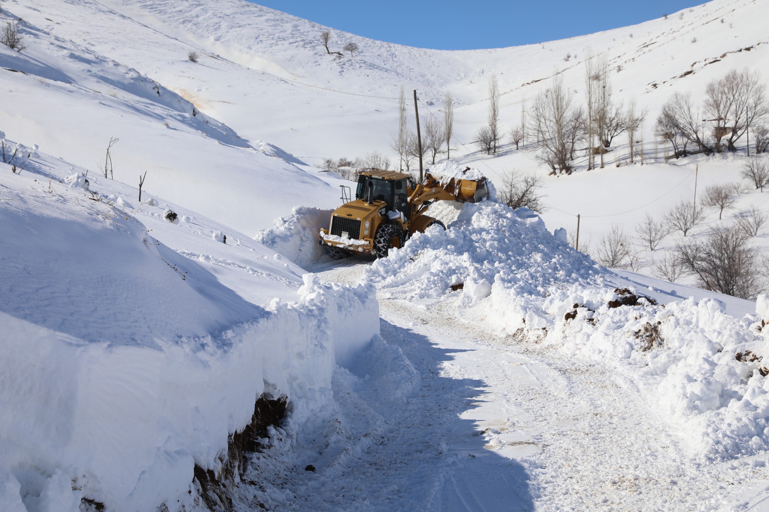 Malatya Battalgazi'de Kapalı Köy Yolları Açılıyor (2)