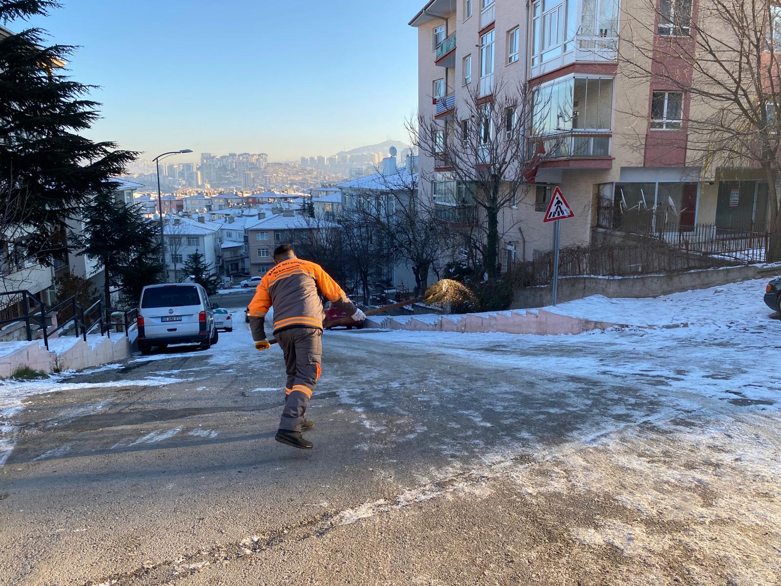Mamak Belediyesi’nden Yılın İlk Karına 24 Saatlik Müdahale (7)