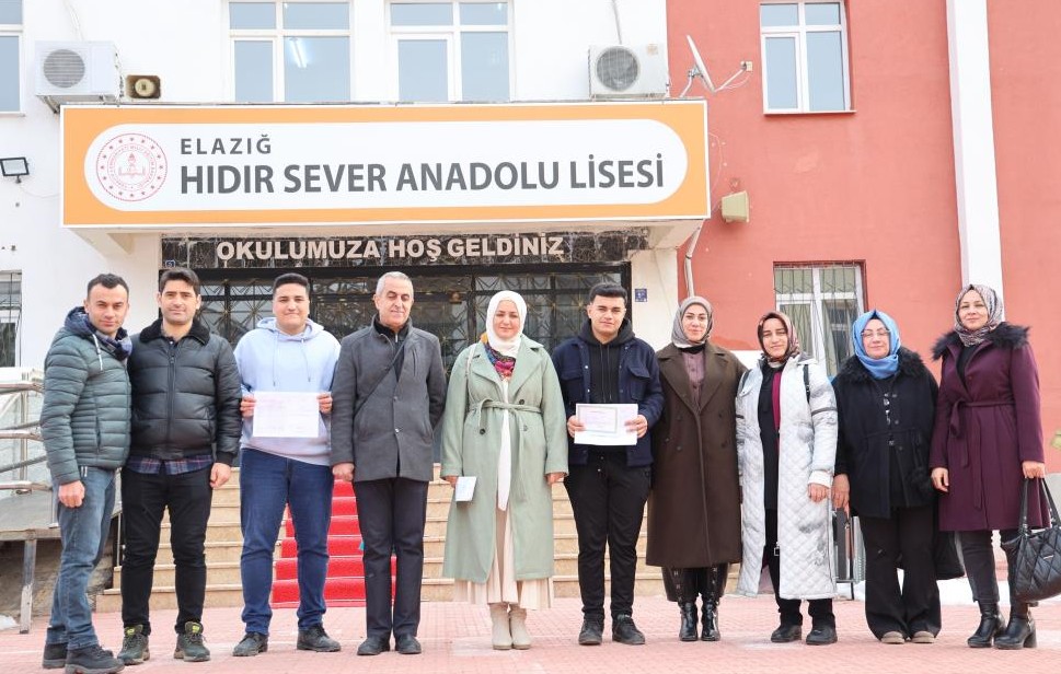 Elazığ’da karne töreninde üç kuşak buluştu - 3