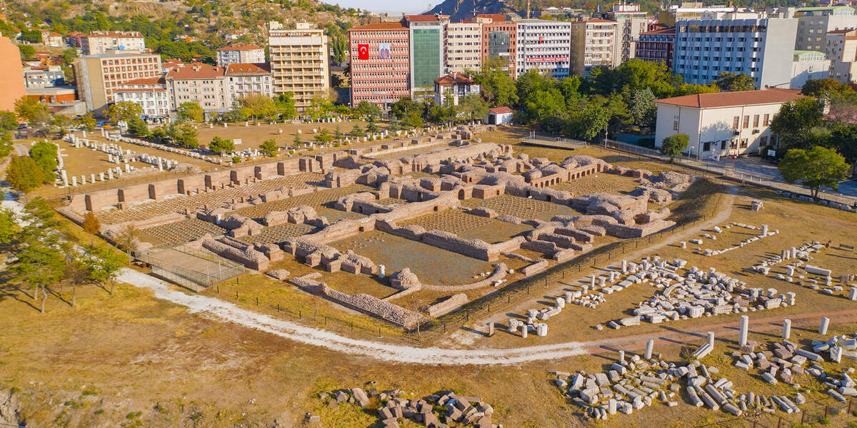 1651591778 Roma Hamami Yukaridan