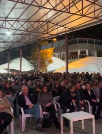 Belediye Başkanı zeybek oynadı, saniyeler sonra saahne yıkıldı - 2