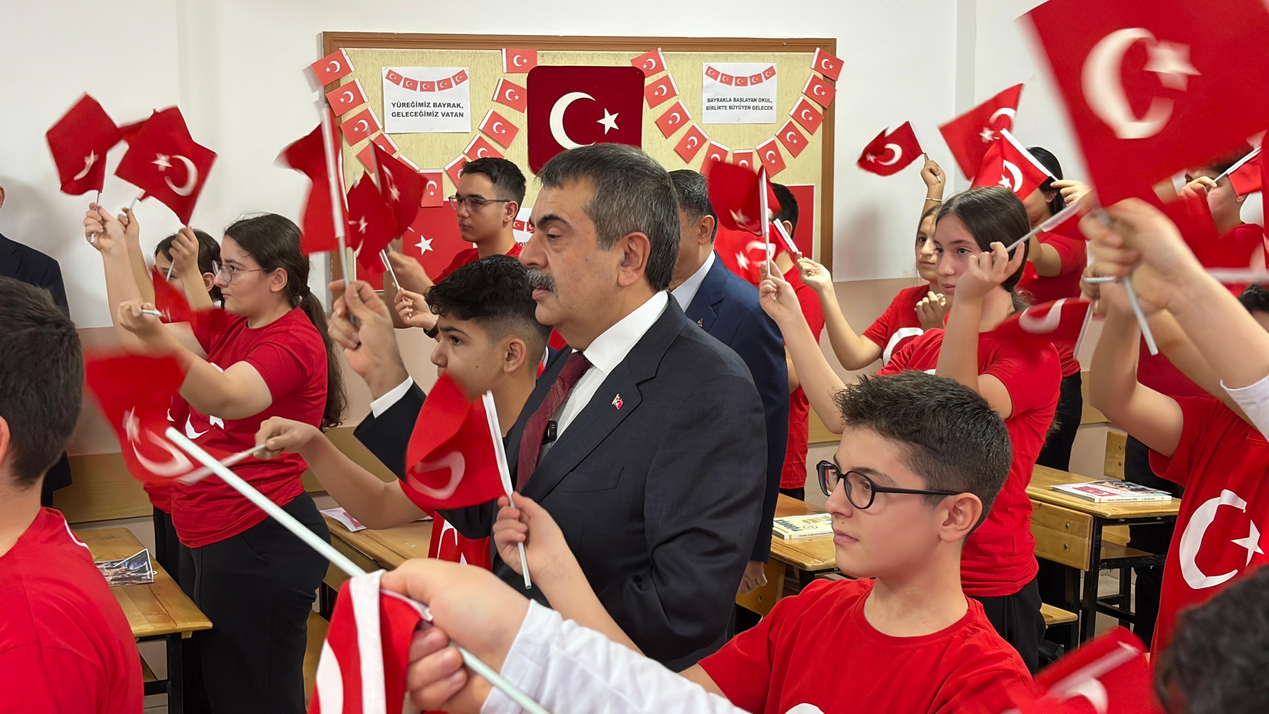 Ankara’da okullarda ‘Bayrak Sevgisi’ temasıyla ikinci dönem başladı - 3