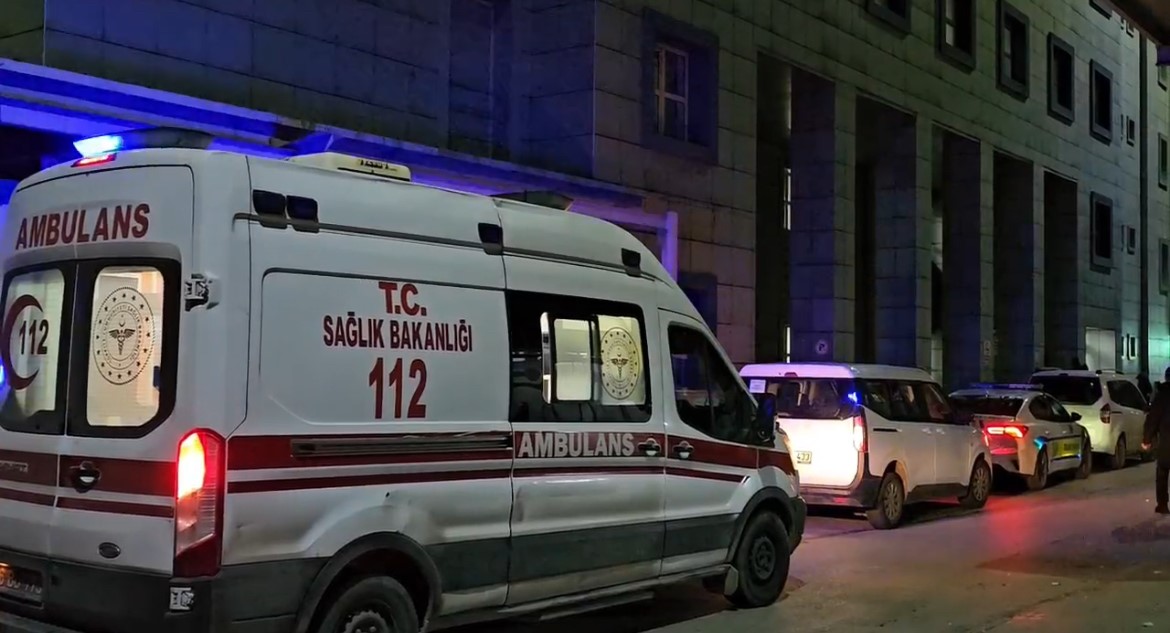 Bursa’da motosikletler çarpıştı, hamile kadın yaralandı - 2