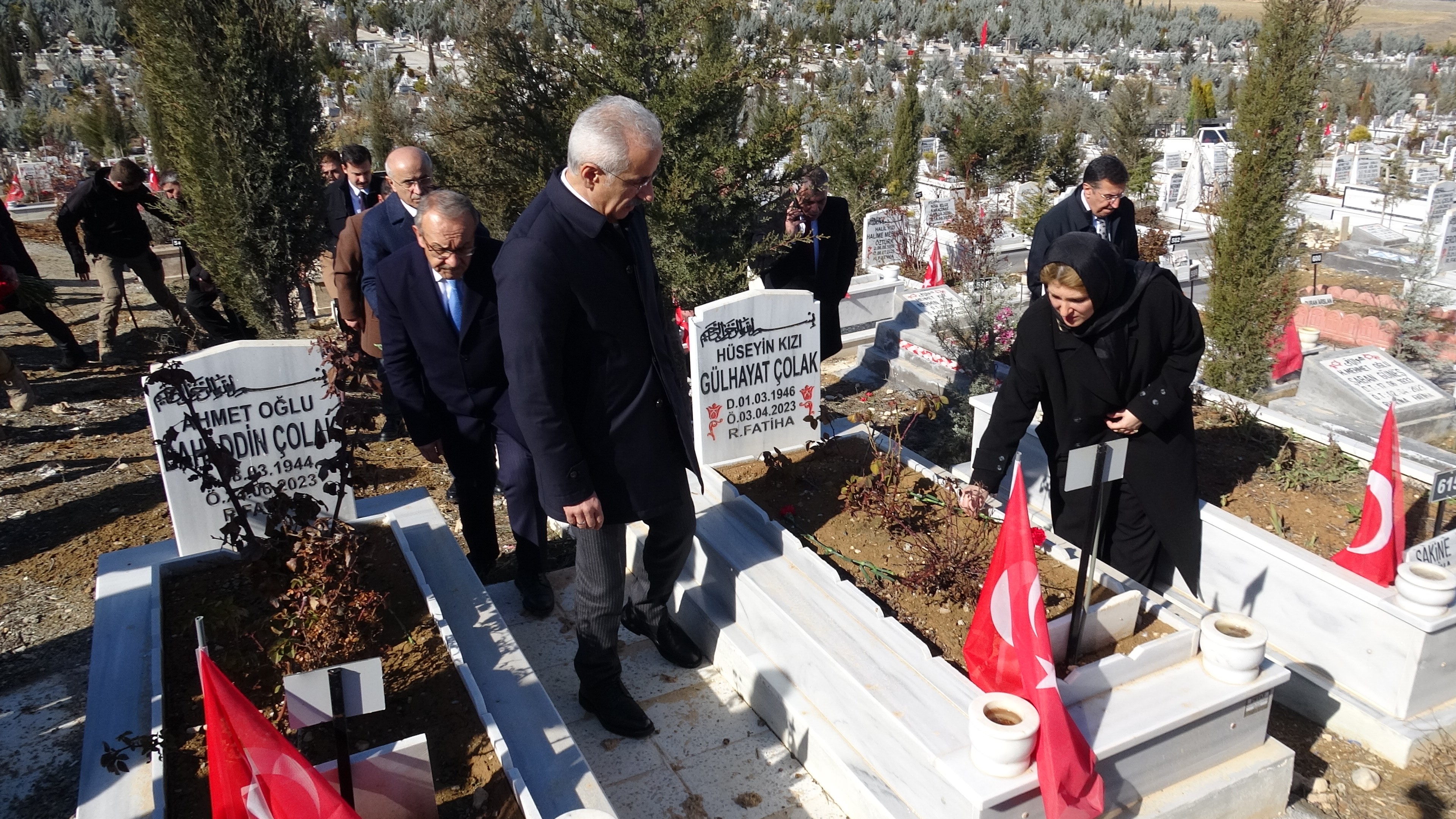 Bakan Uraloğlu’ndan Malatya’da Deprem Şehitleri Ziyareti (1)