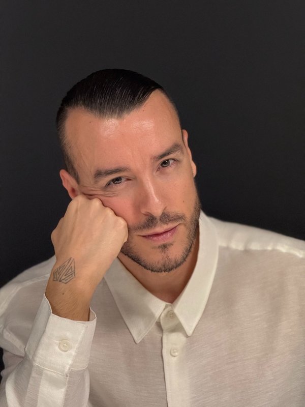 Cem Adrian’dan “Aynı Yağmur Altında” Dizisine Özel Beste 2