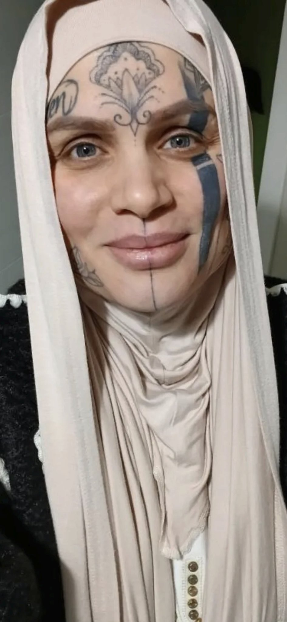 Dövmeli Nazan’ın Yeni Fotoğrafları Ortaya Çıktı (4)