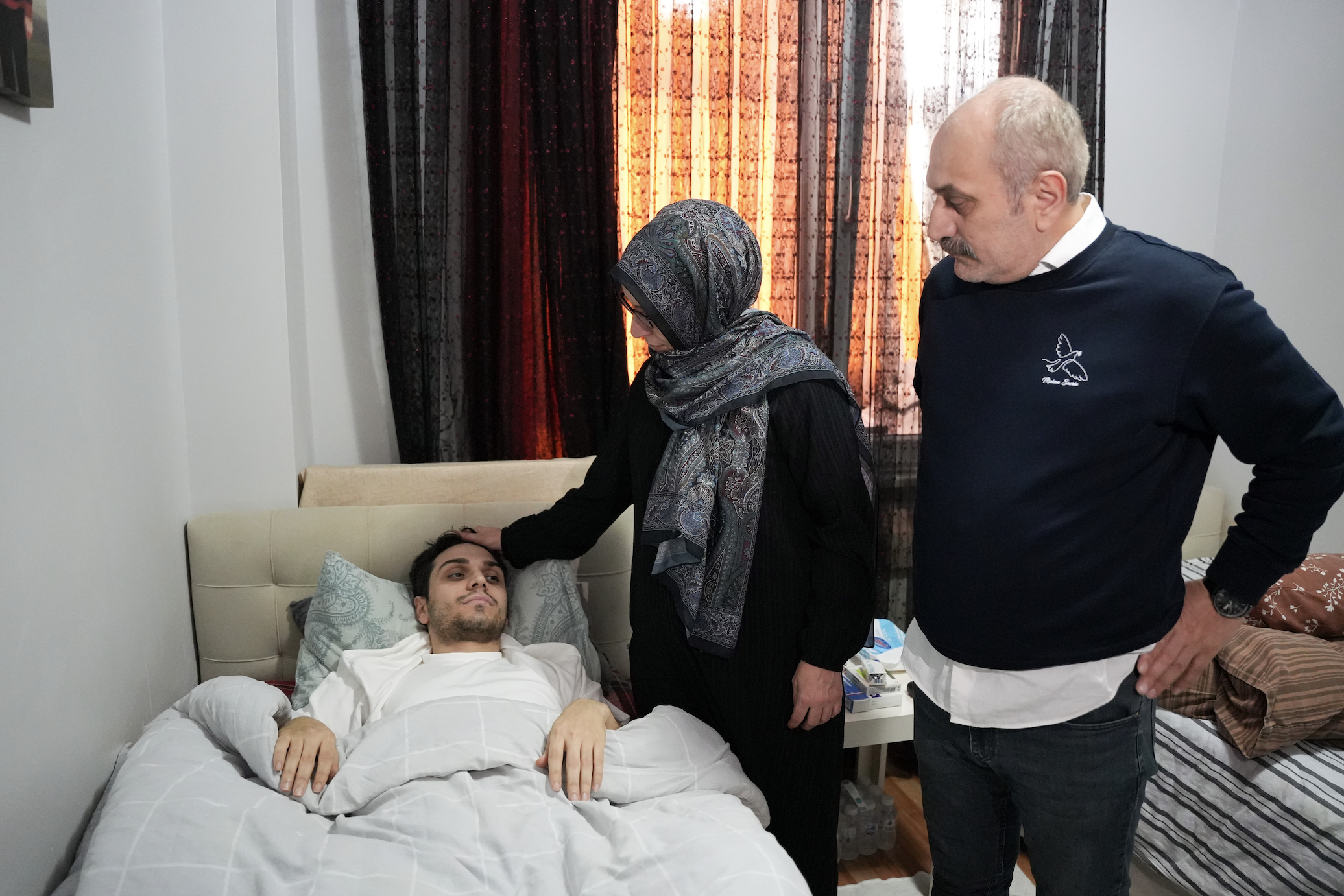 Bağcılar’da dehşet: Kavgayı ayırmak isteyen genç 6 yerinden bıçaklandı -9