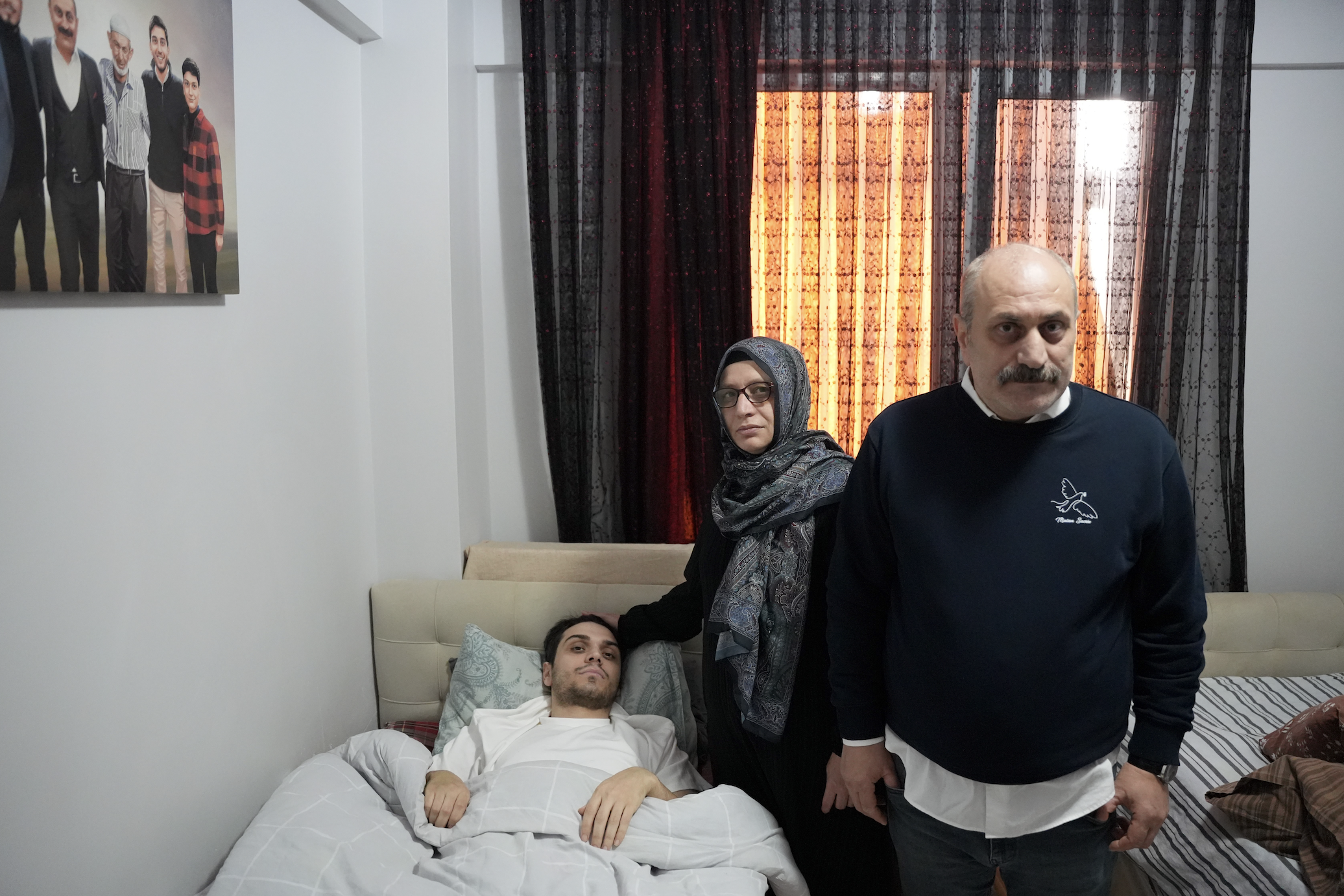 Bağcılar’da dehşet: Kavgayı ayırmak isteyen genç 6 yerinden bıçaklandı - 2