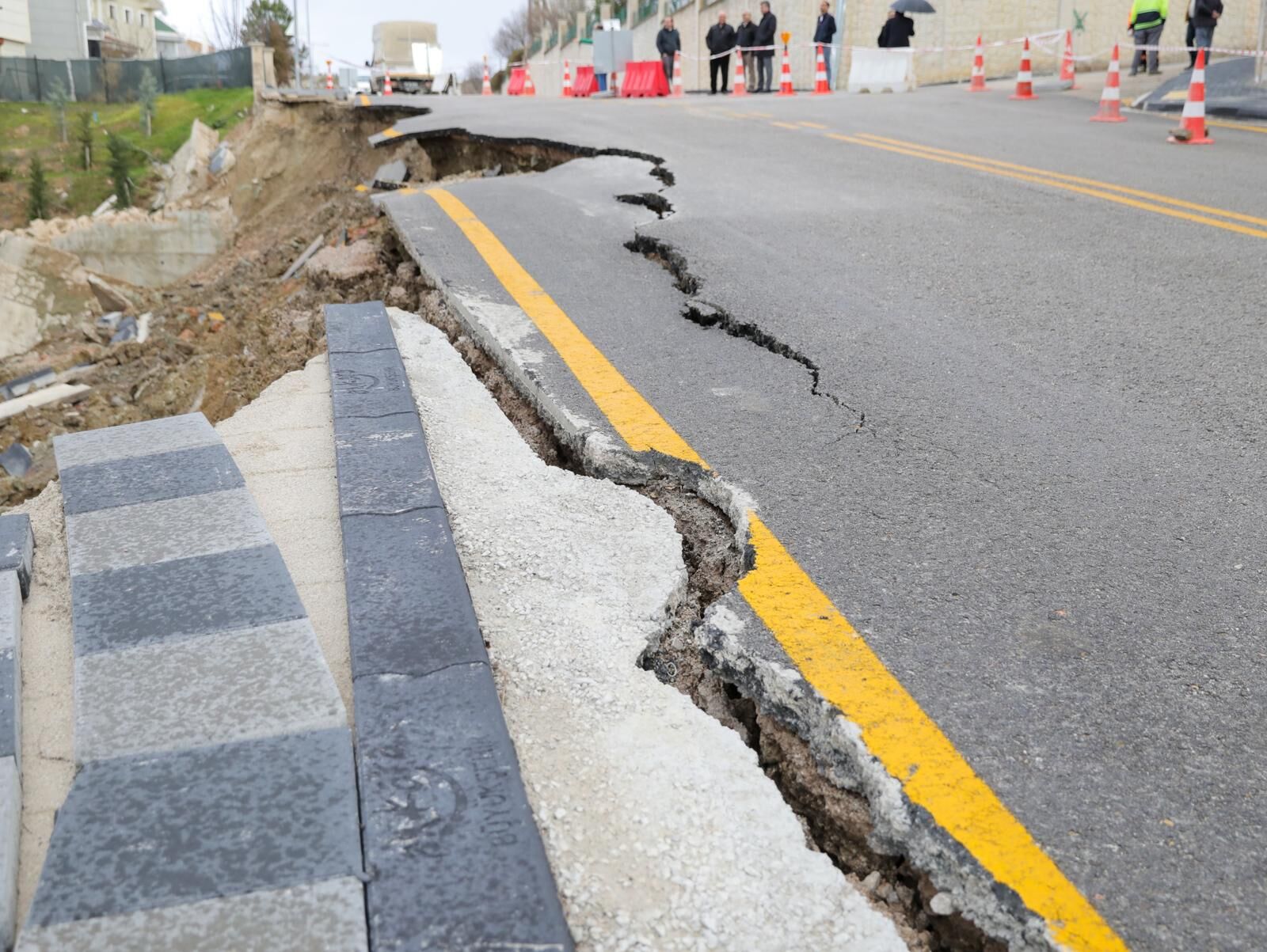 Etimesgut Bağlıca 1305. Sokak’ta Asfalt Çöktü (2)