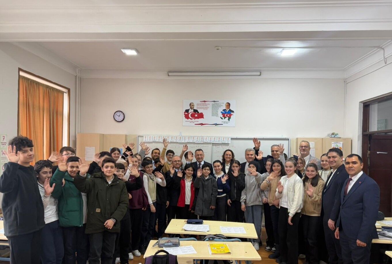 Fuat Oktay, Bakü’de Türk eğitim kurumlarını ziyaret etti - 2