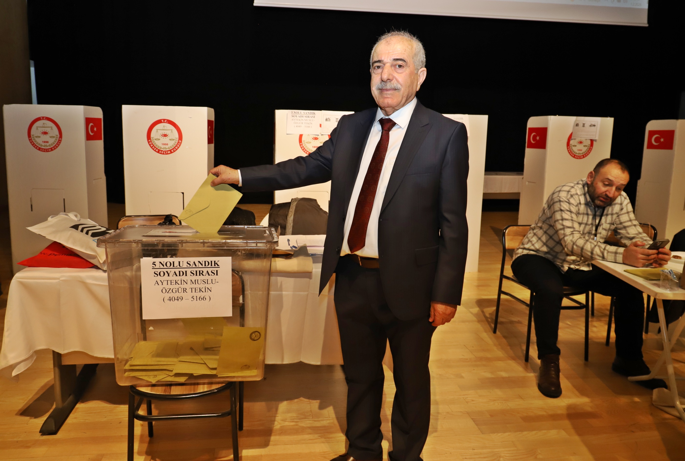 Kamyoncular Odası’nda Metin Öze (3)