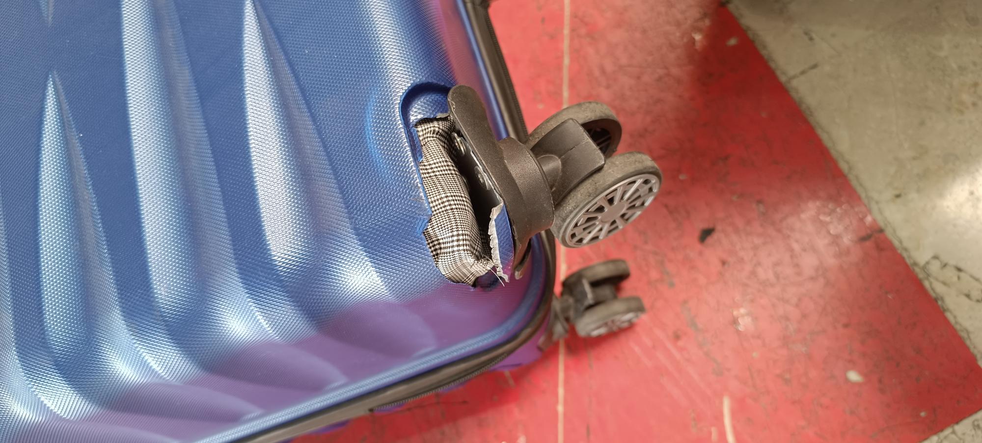 Kırık Bagaj Hava Alanı (2)