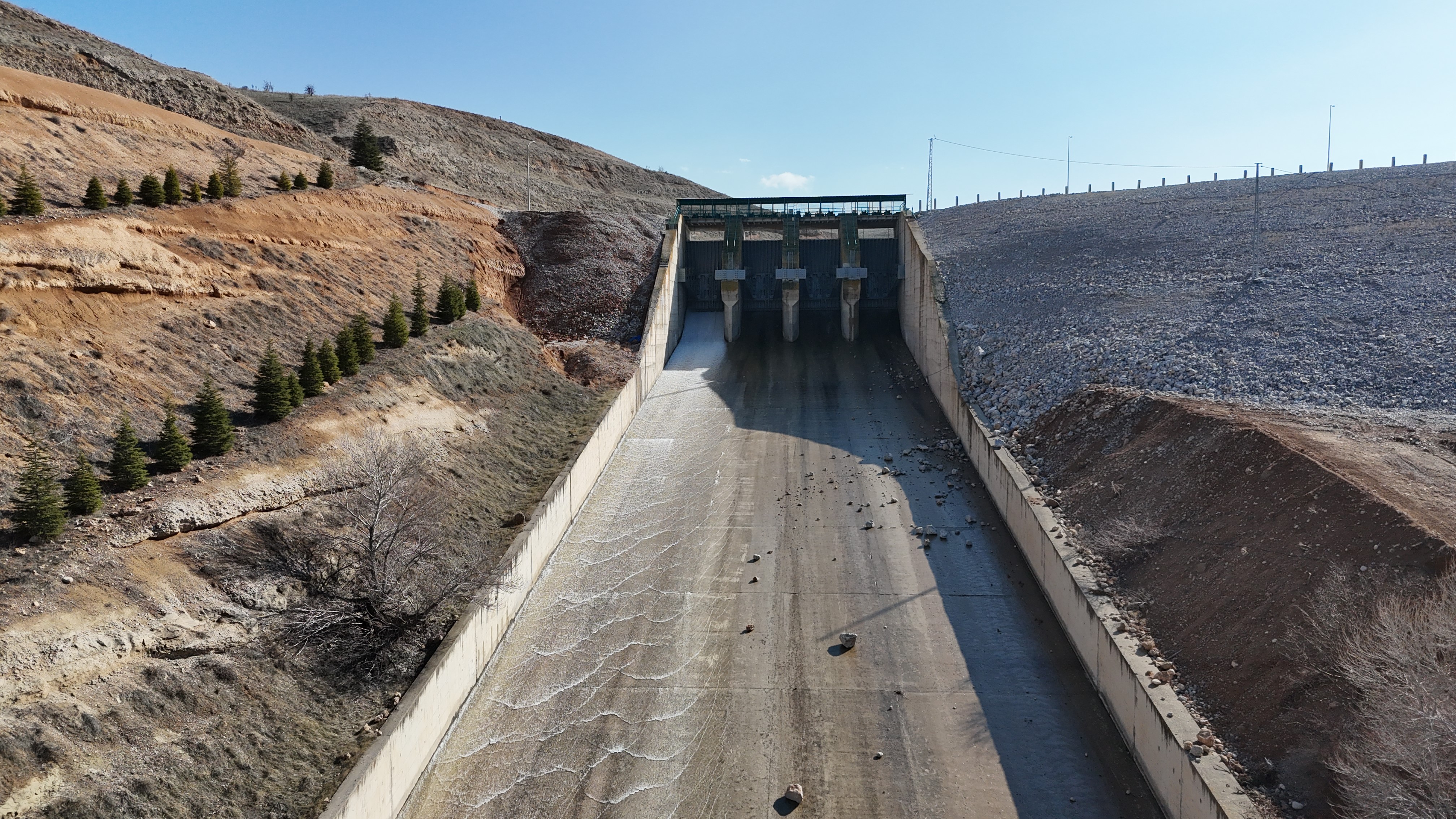 Malatya Sultansuyu Barajı’nda Kapak Açıldı (1)