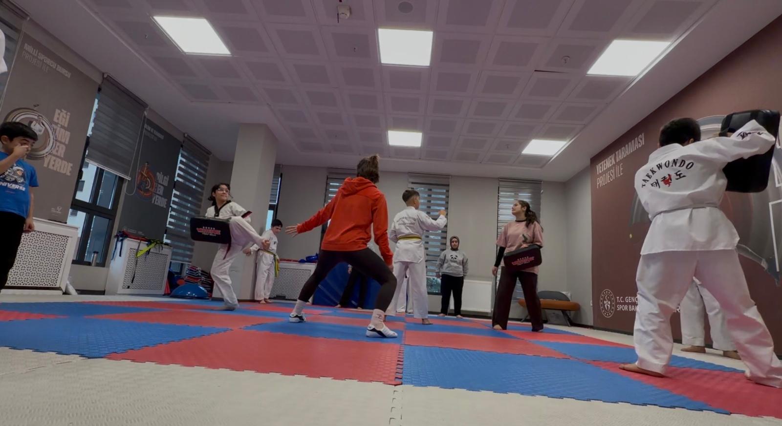 Mamak’ta Taekwondo Öğrencileri Kuşak Sınavına Girecek (1)