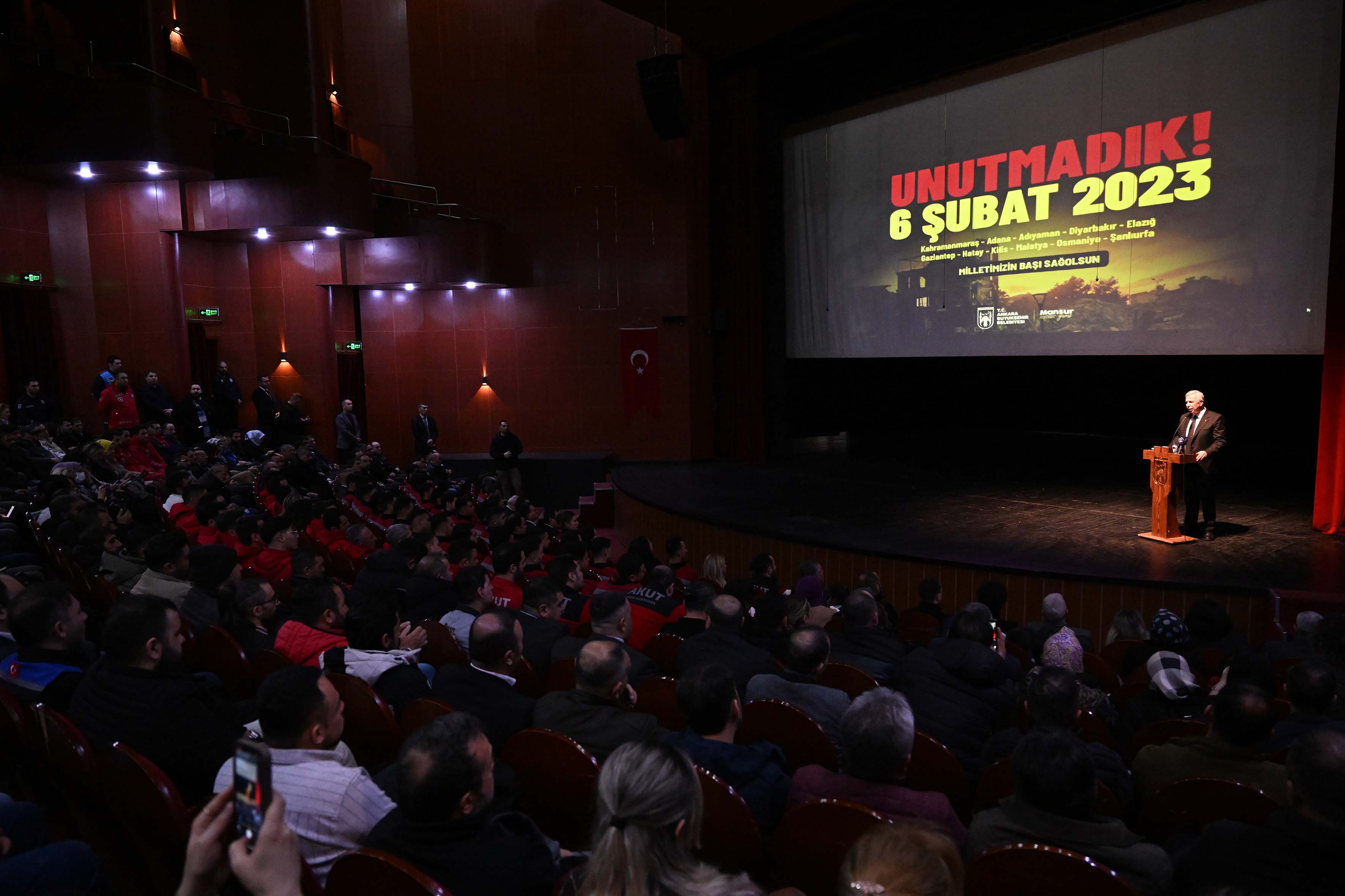 Mansur Yavaş’tan Depremzedelere Başımızın Üstünde Yeriniz Hazır (1)