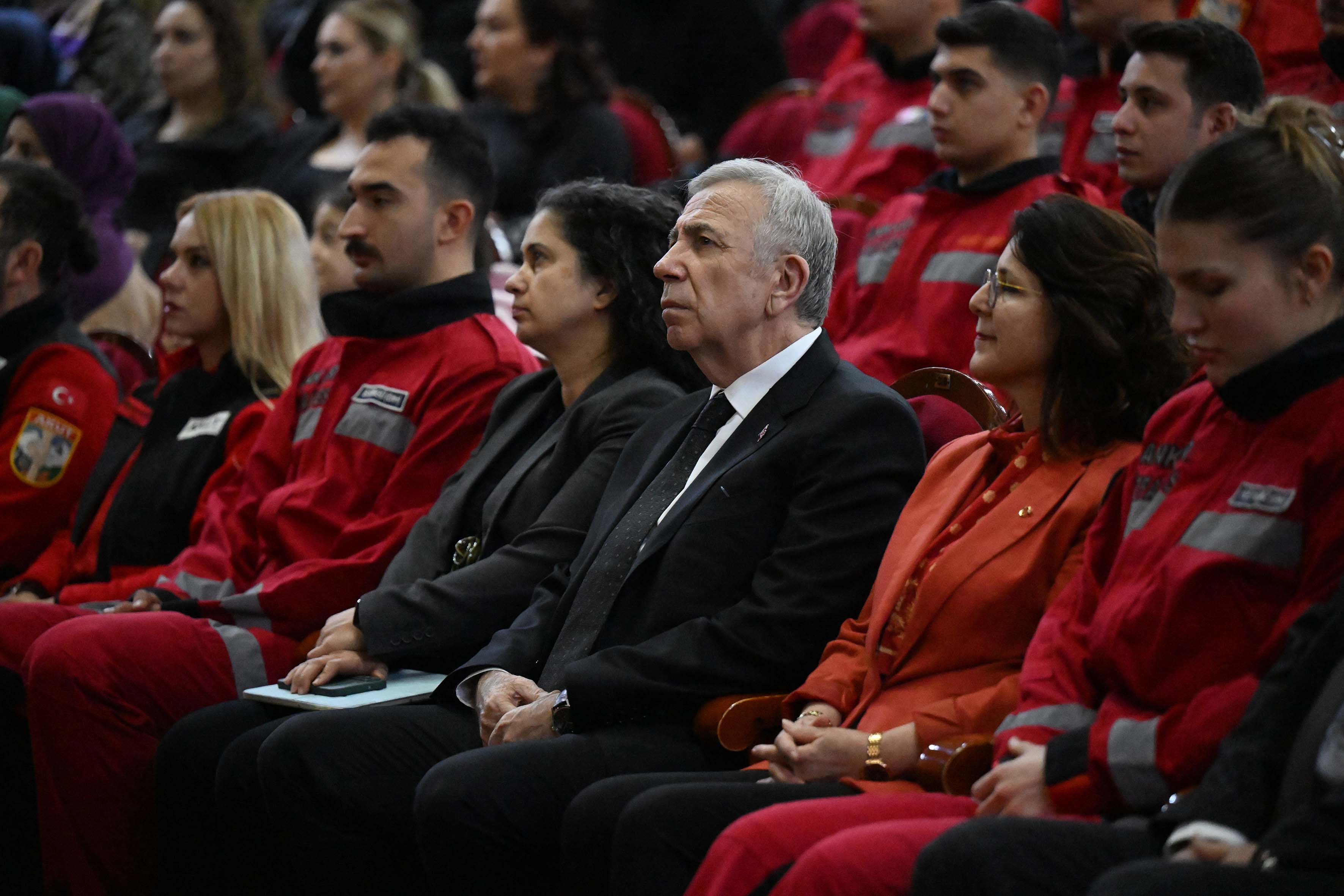 Mansur Yavaş’tan Depremzedelere Başımızın Üstünde Yeriniz Hazır (3)