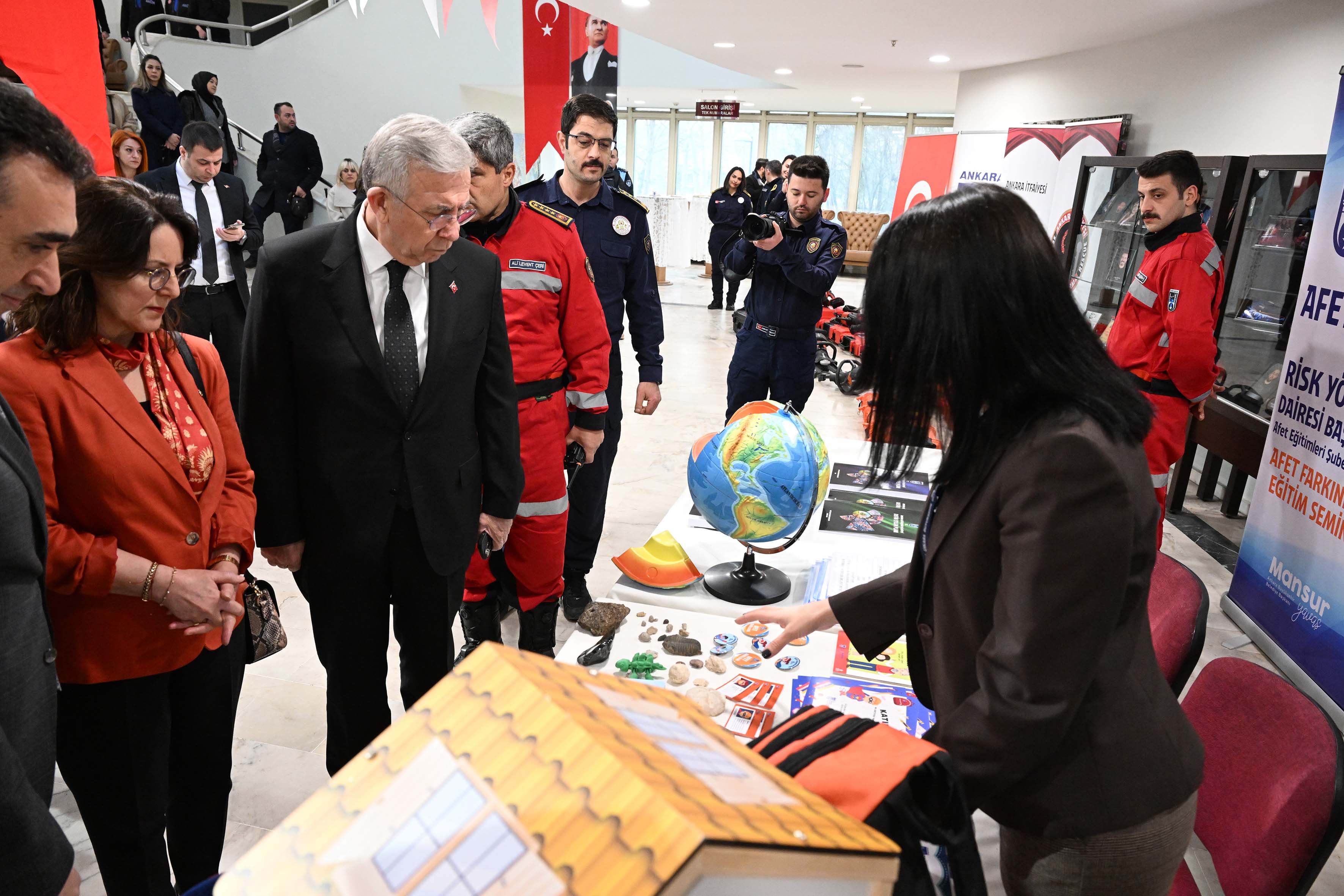 Mansur Yavaş’tan Depremzedelere Başımızın Üstünde Yeriniz Hazır (5)