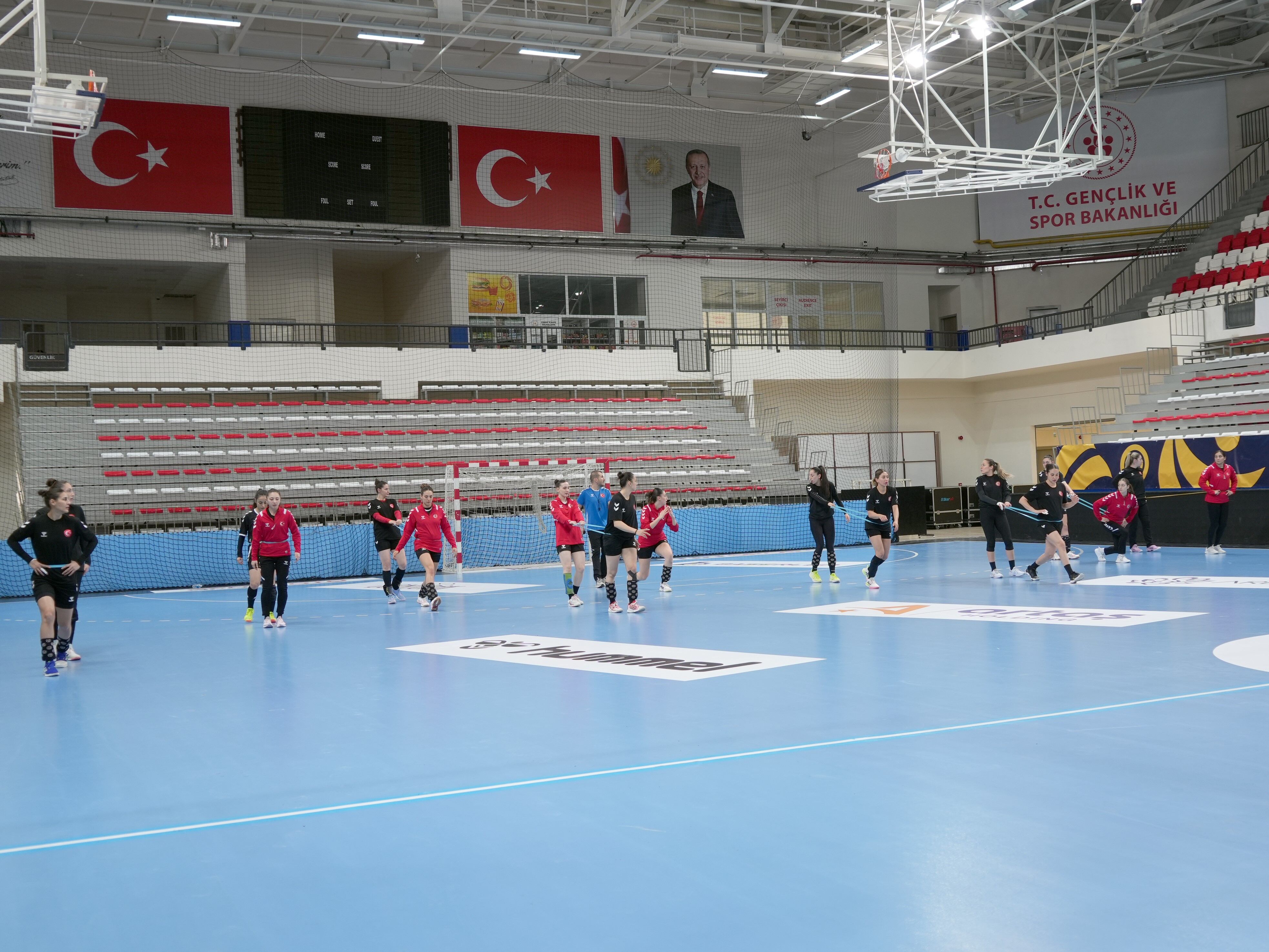 A Milli Kadın Hentbol Takımı Çekya Karşısında Galibiyet Arıyor (1)