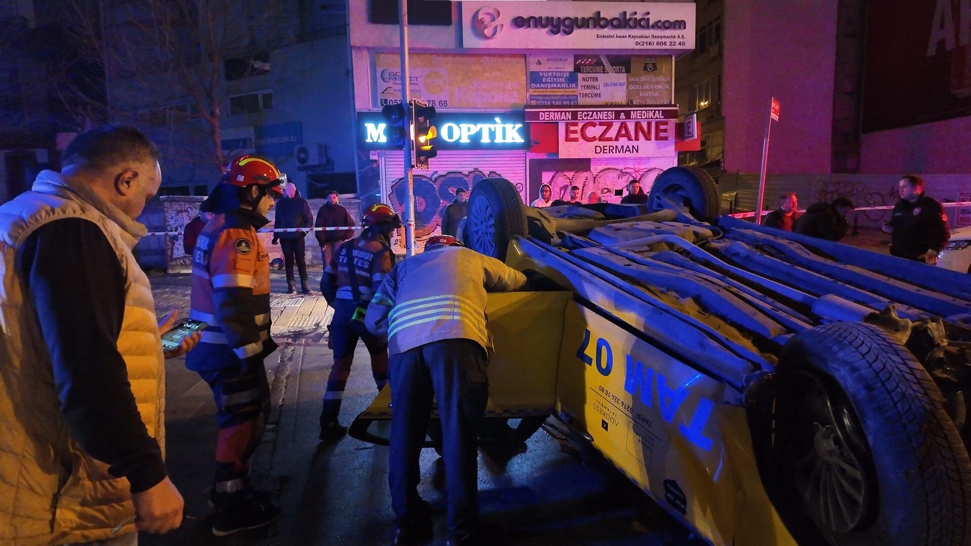Kadıköy Rıhtım’da taksi takla attı - 3