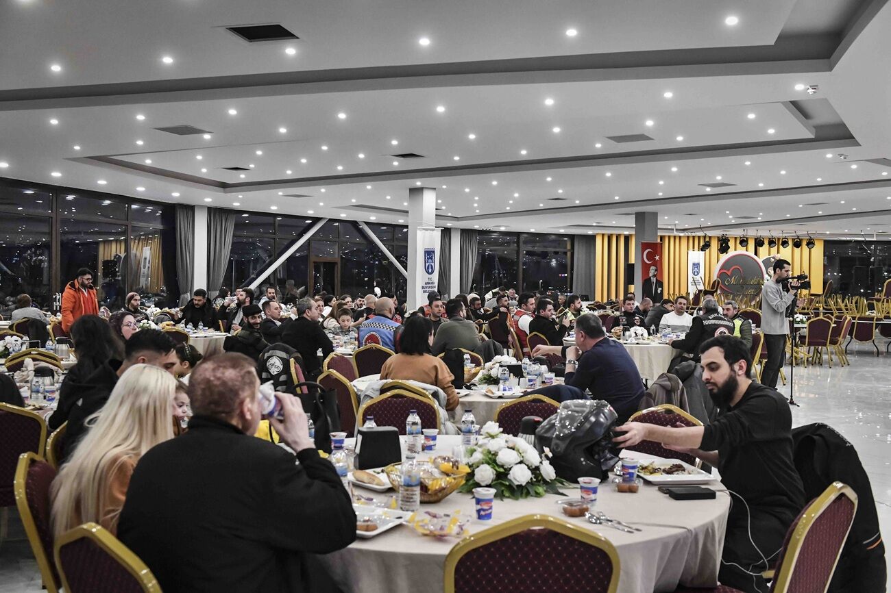 Ankara’da Moto Kuryeler Iftar Sofrasında Buluştu (2)