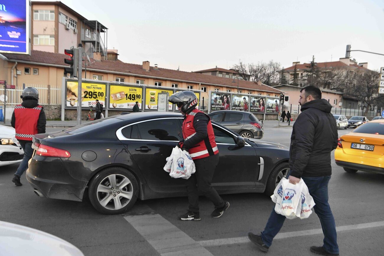 Ankara’da Motokuryelerle Iftarlık Kumanya Dağıtımı (3)