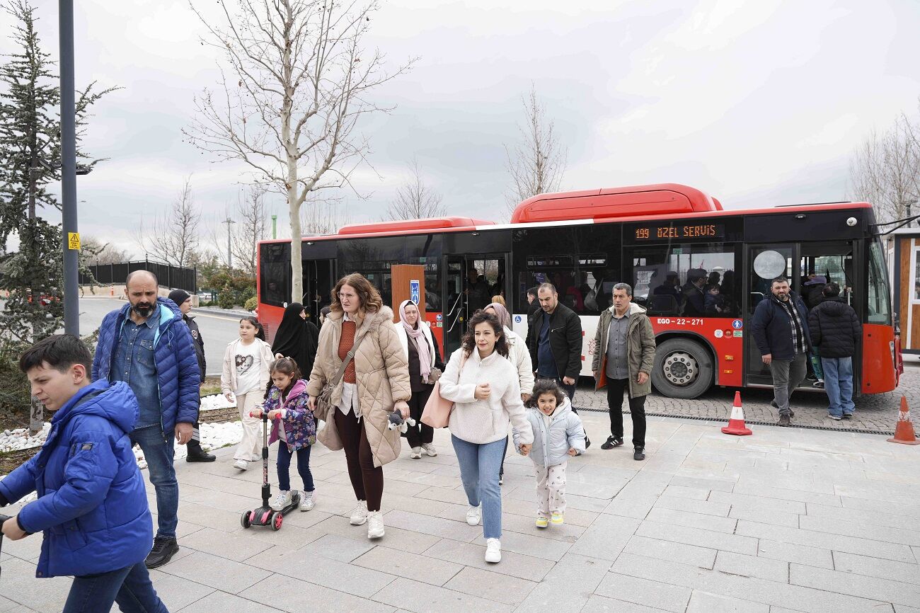 Ankara'da Parkları Ziyaretçi Akınına Uğradı (3)