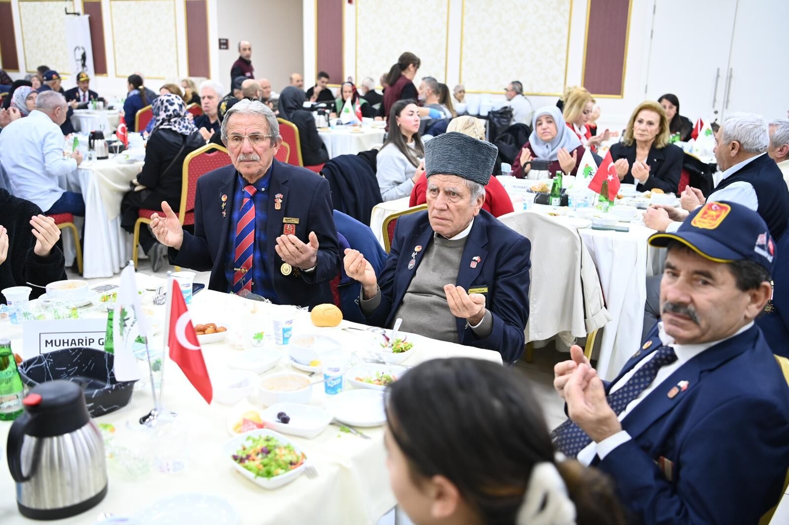 Başkan Şahin Gaziler Ve Şehit Yakınlarıyla İftar Sofrasında Bir Araya Geldi (5)