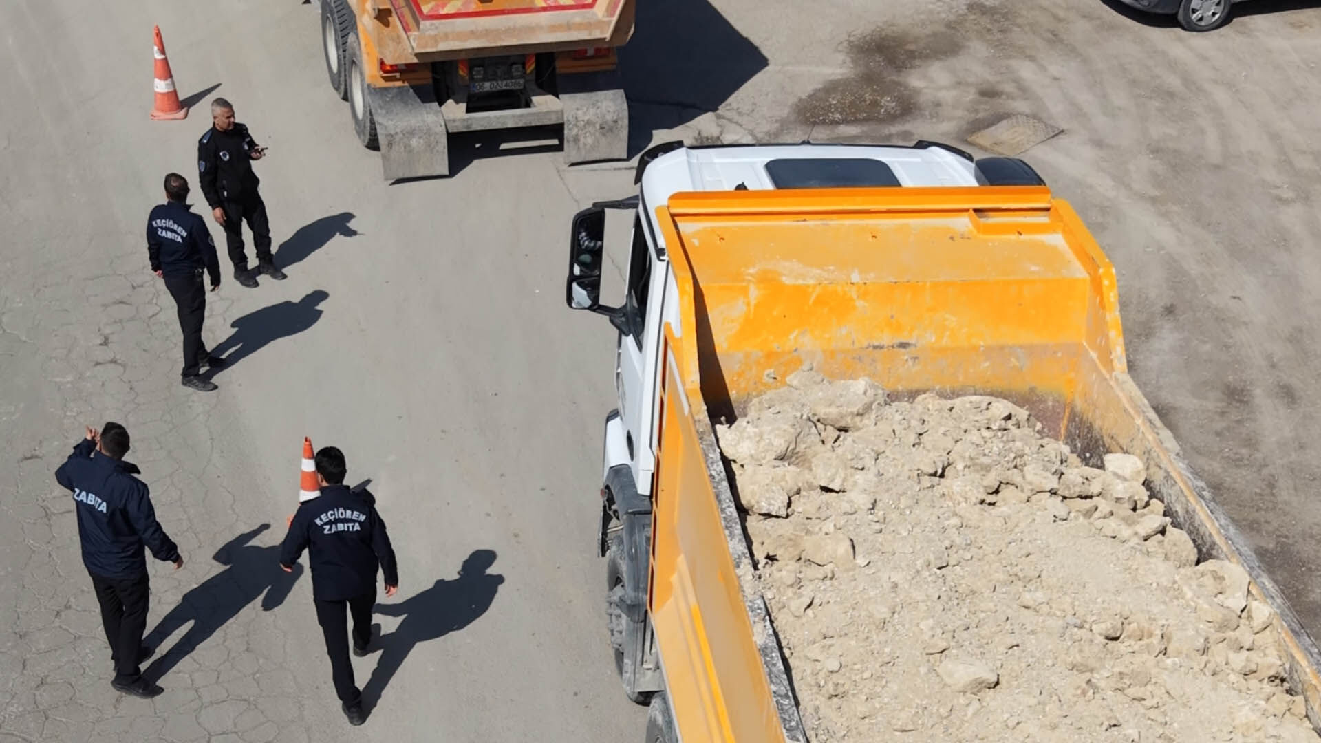 Keçiören’de Hafriyat Kamyonlarına Dronlu Denetim (2)