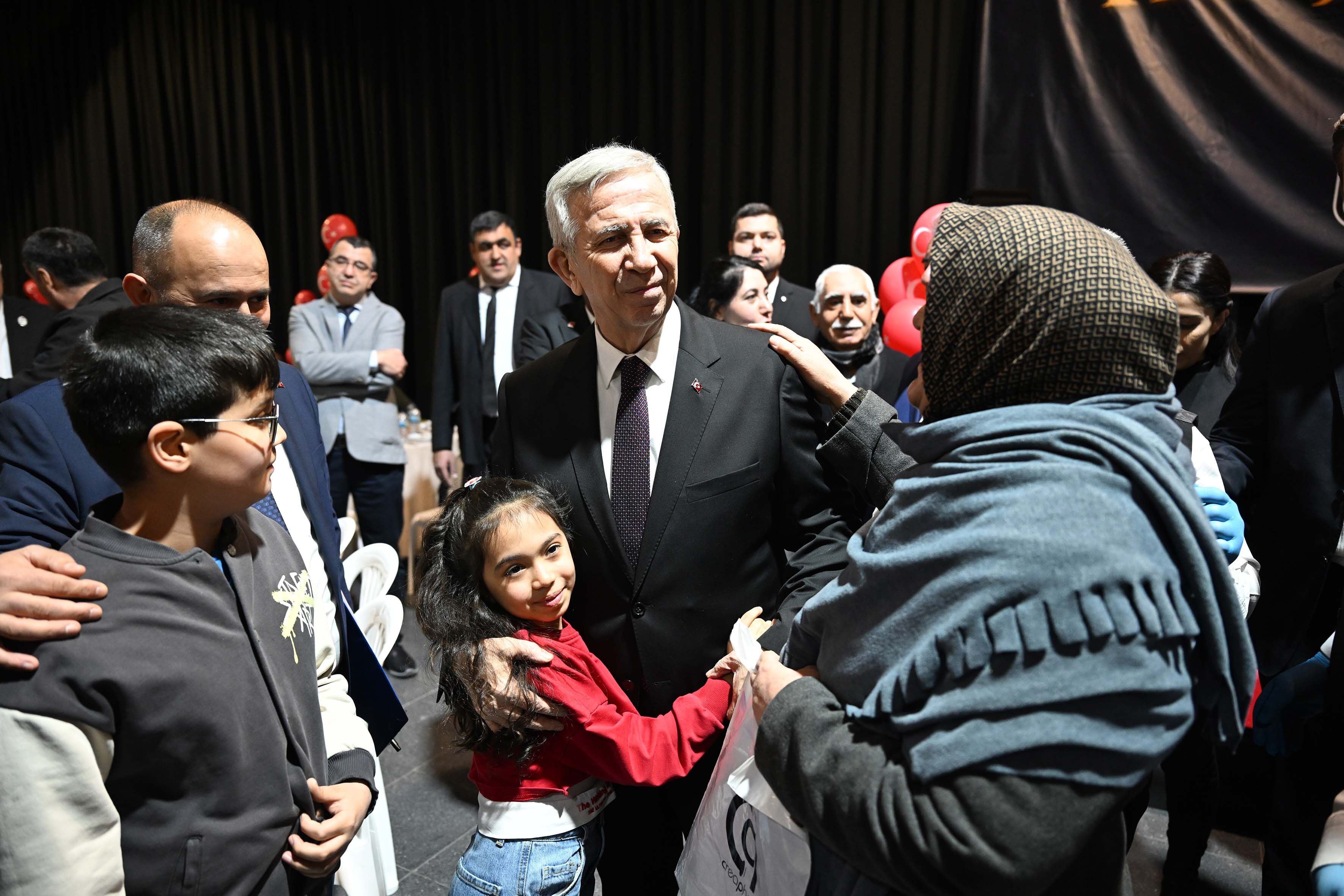 Mansur Yavaş Şehit Ve Gazi Aileleriyle Iftarda Buluştu (4)