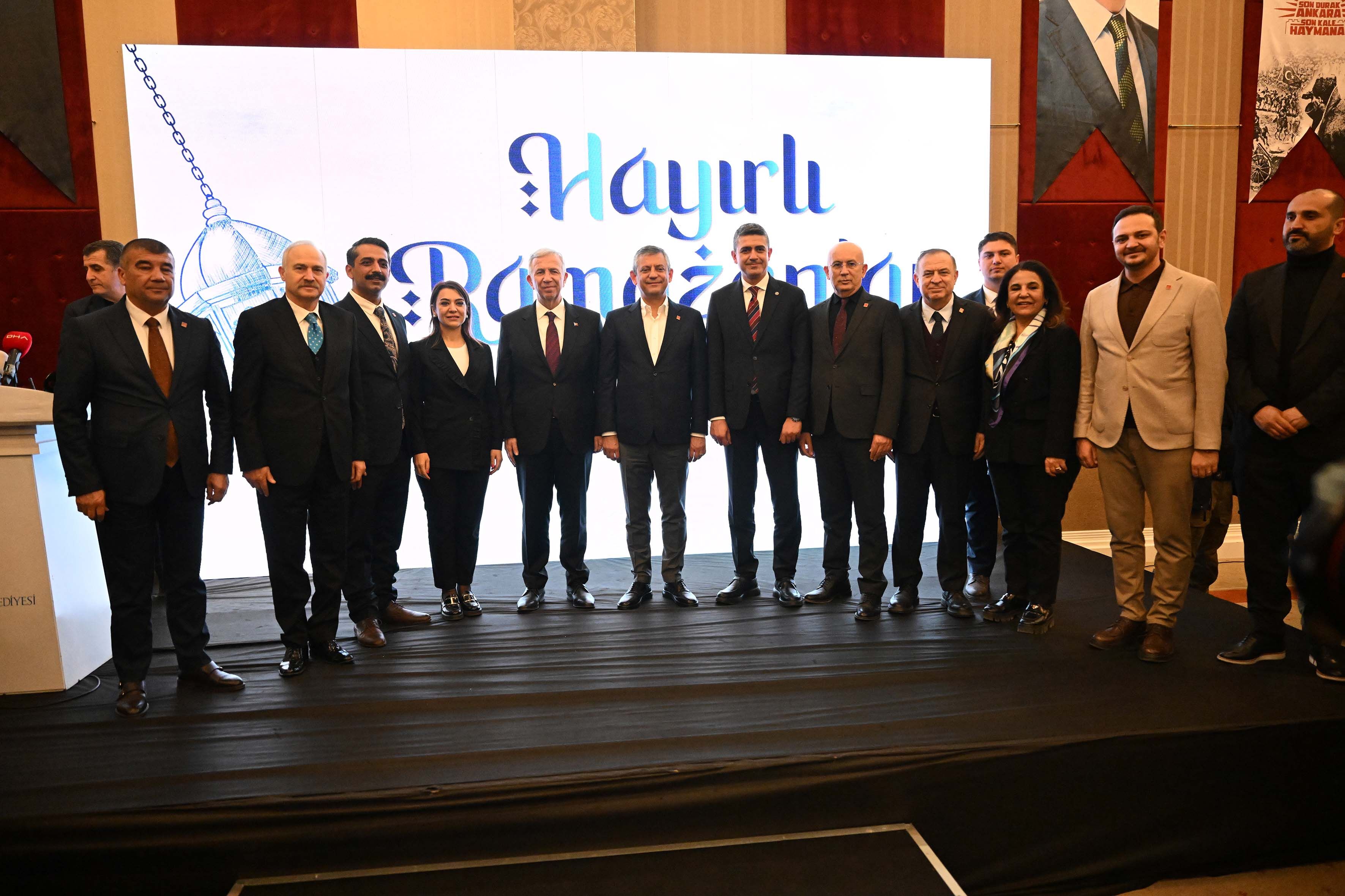 Mansur Yavaş Ve Özgür Özel Haymana’da Iftarda (3)