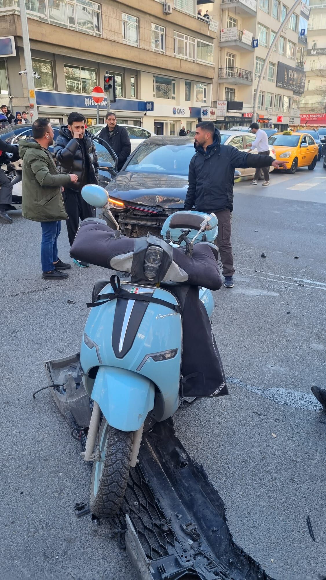 Mithatpaşa–Meşrutiyet Kavşağında Trafik Kazası (2)