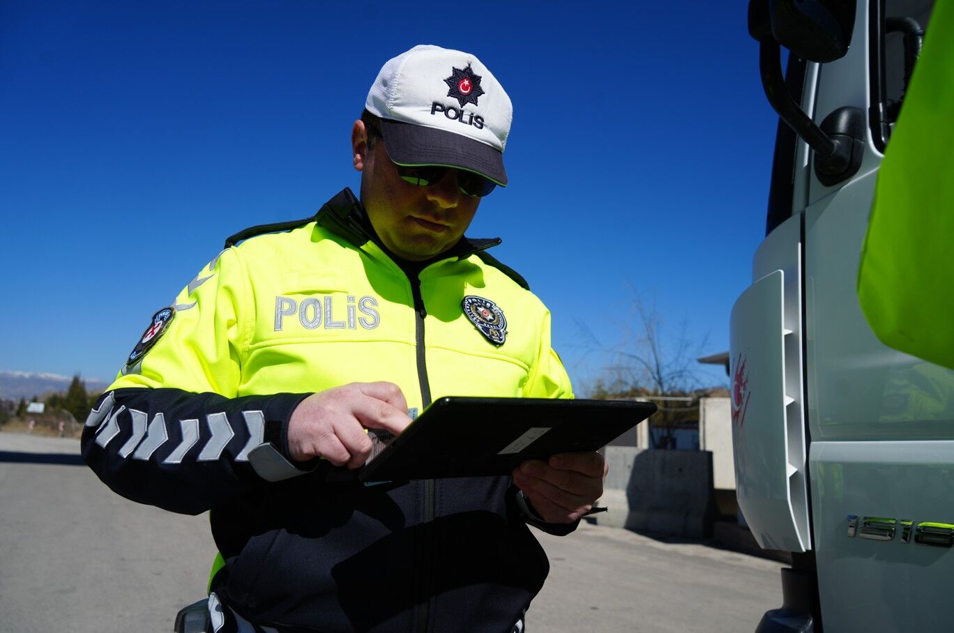 APP plaka kullanan sürücülere uyarı - 4