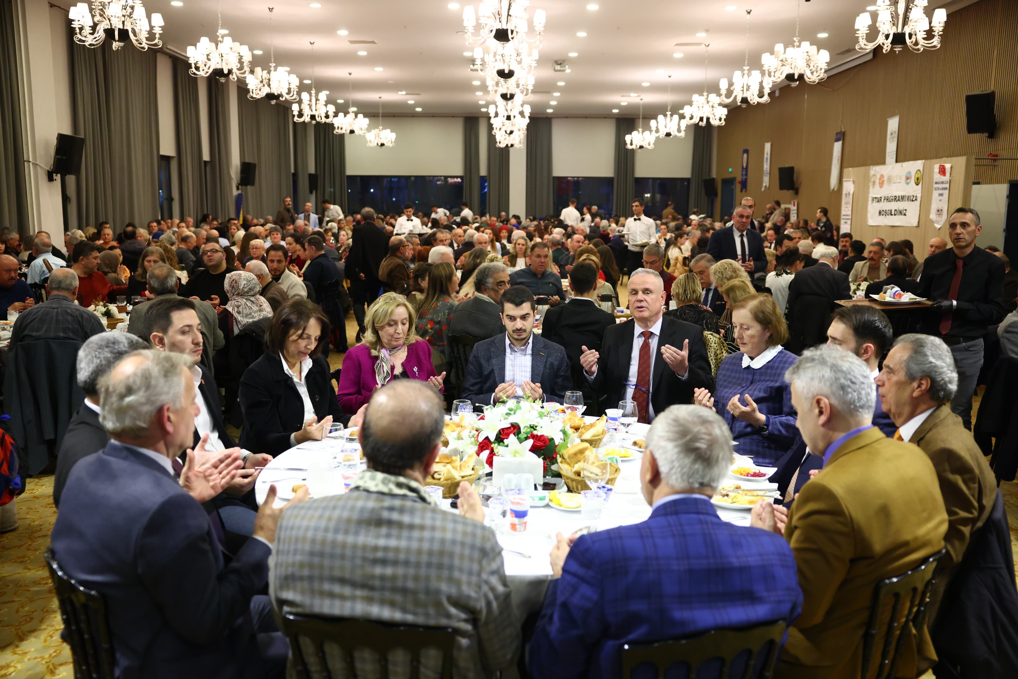Rumeli Balkan Dernekleri İftar Hüseyin Can Güner (8)