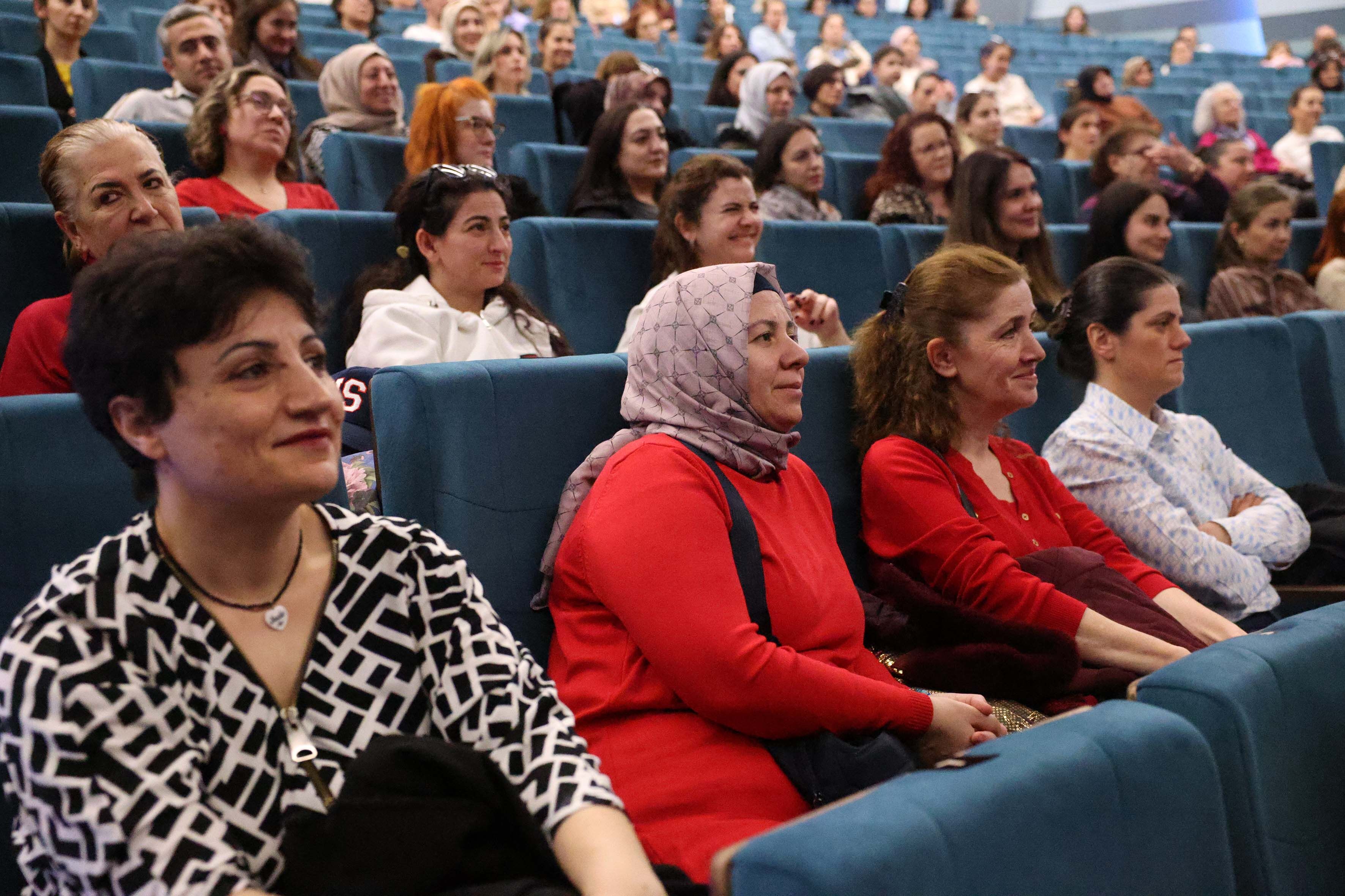 2026 04 03 Kütüphane Haftası Akademisyen Anne (8)