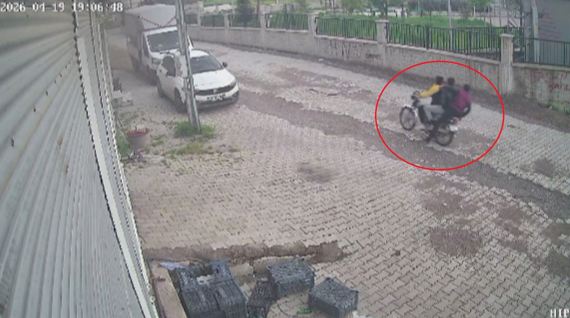 Hatay'da 15 yaşındaki çocuklar silahla görüntülendi - 2