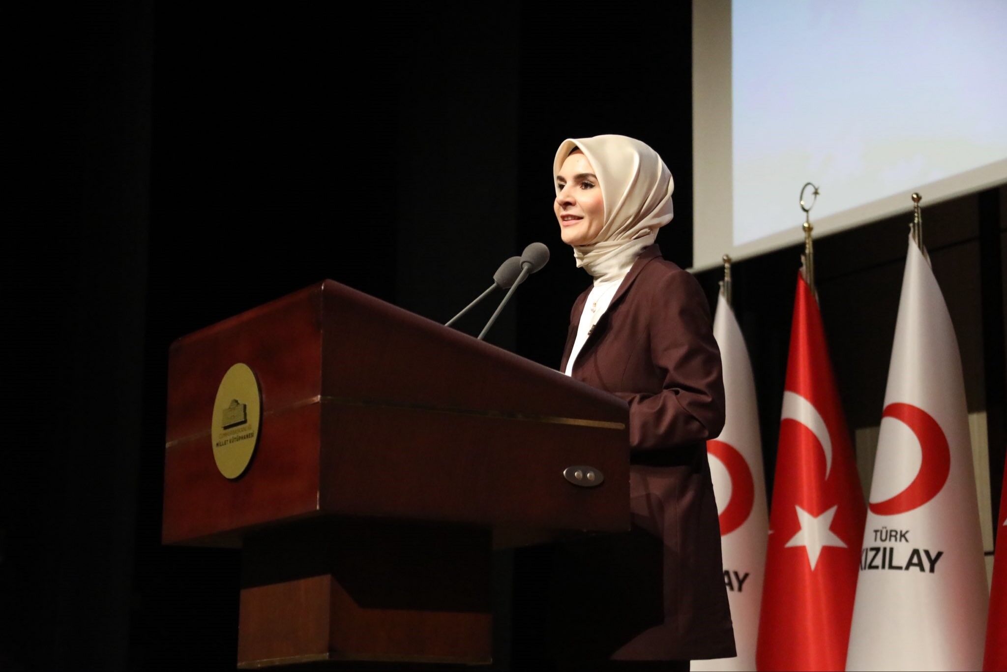 Bakan Göktaş: Gençlerin aile bağlarını güçlendiriyoruz