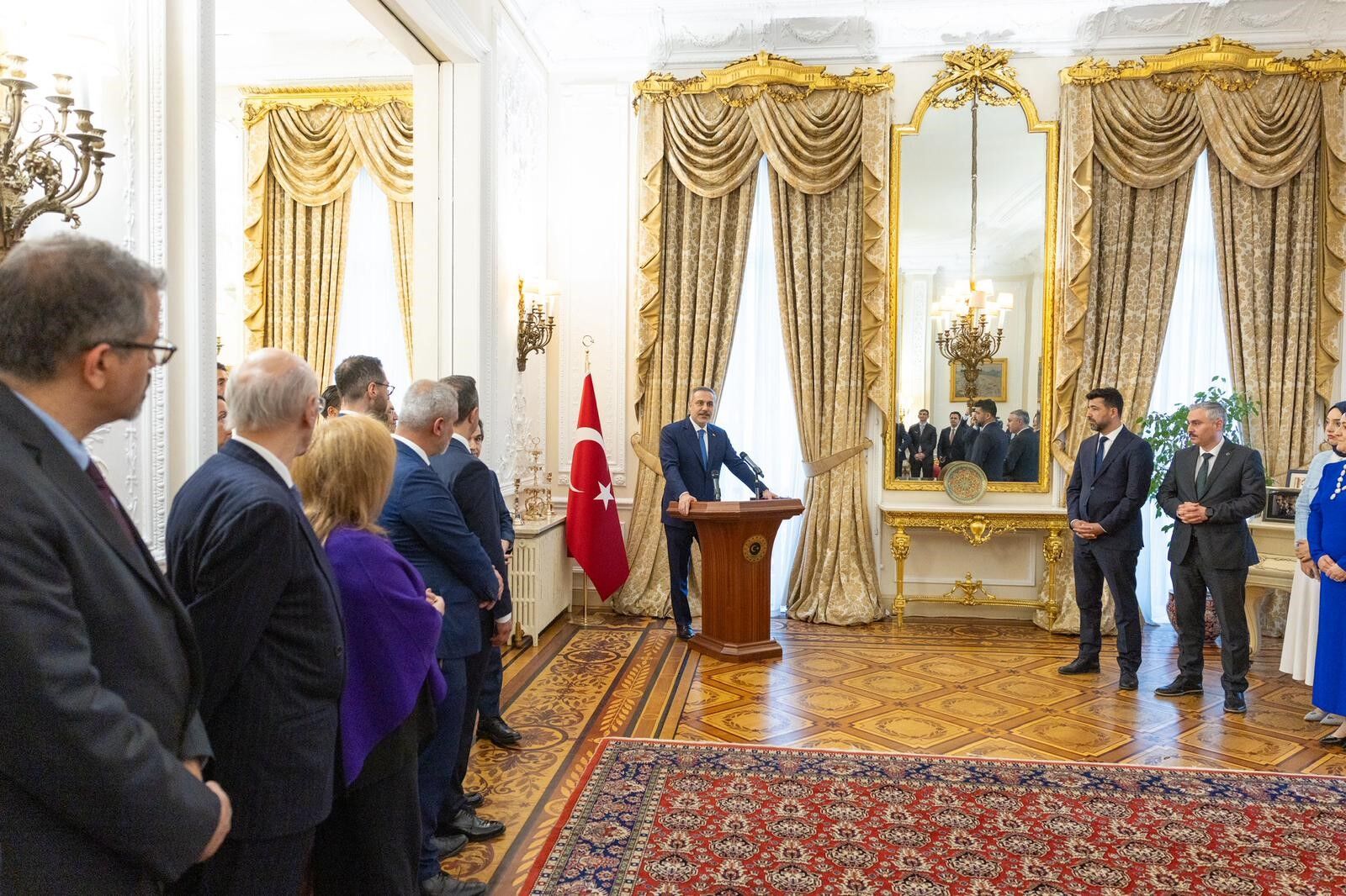 Bakan Fidan Londra’da Türk vatandaşlarıyla buluştu - 3