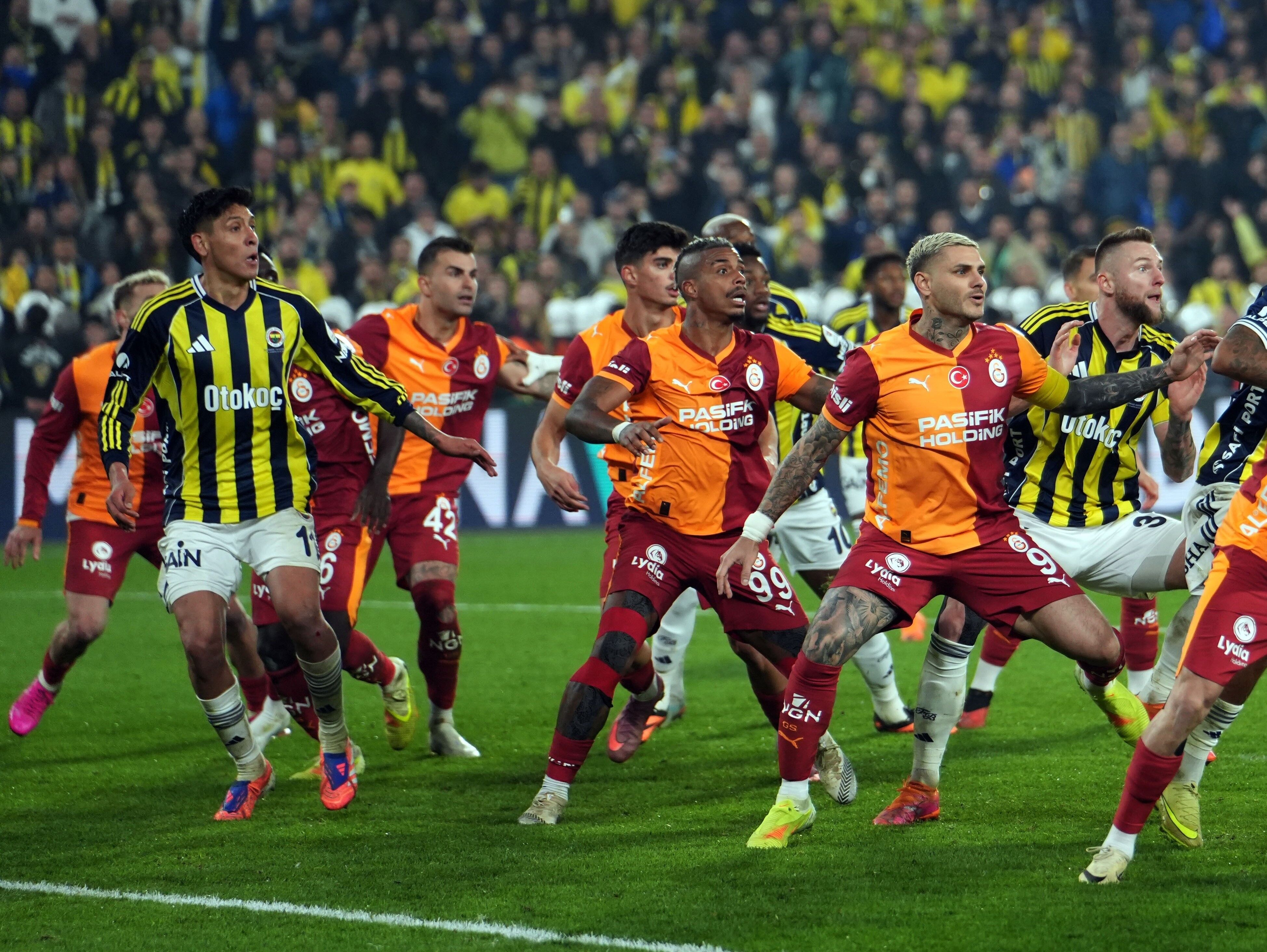 Galatasaray ile Fenerbahçe Derbi