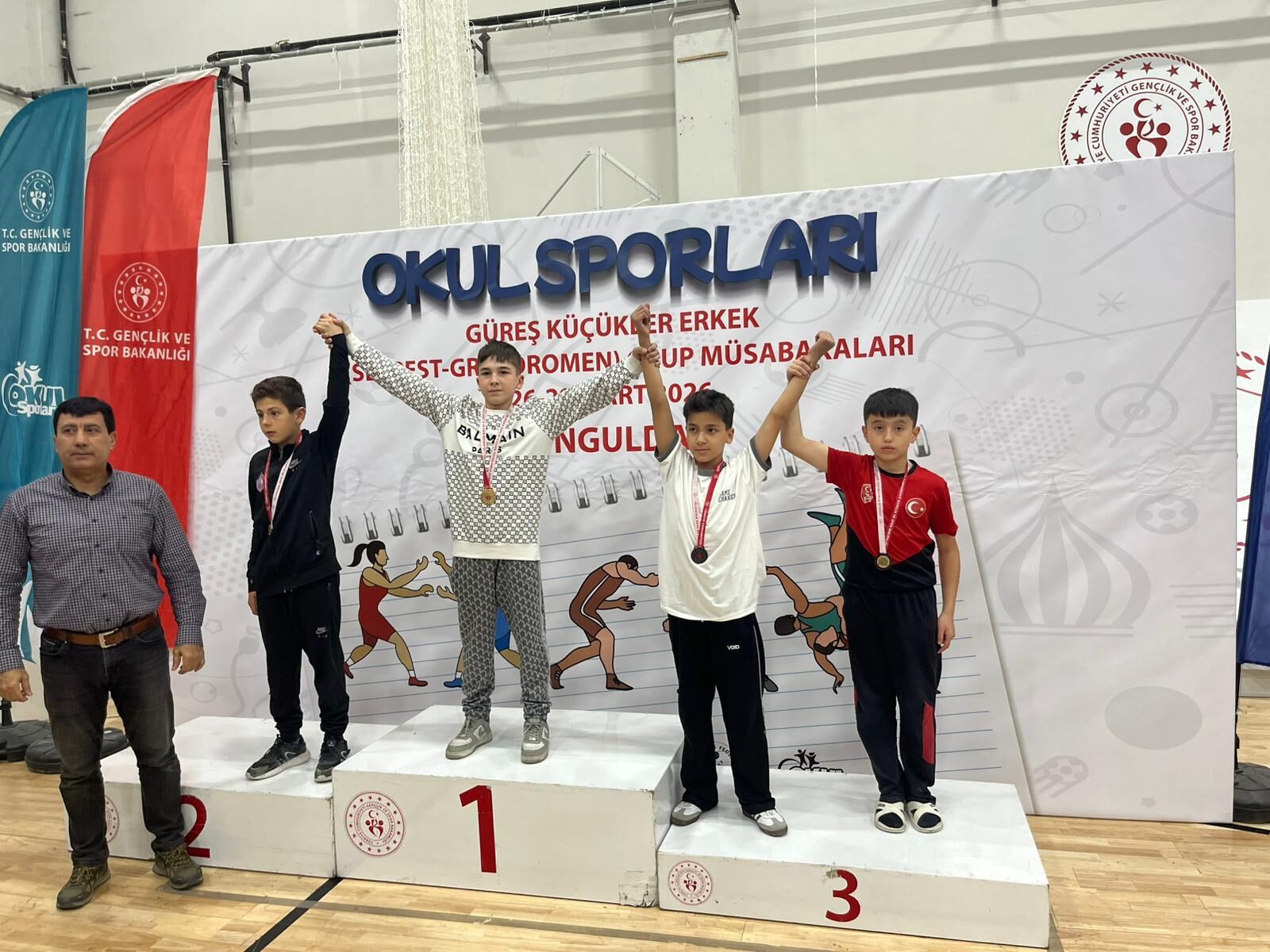 Altindağli Güreşçi̇ler Madalyalari Topladi (3)